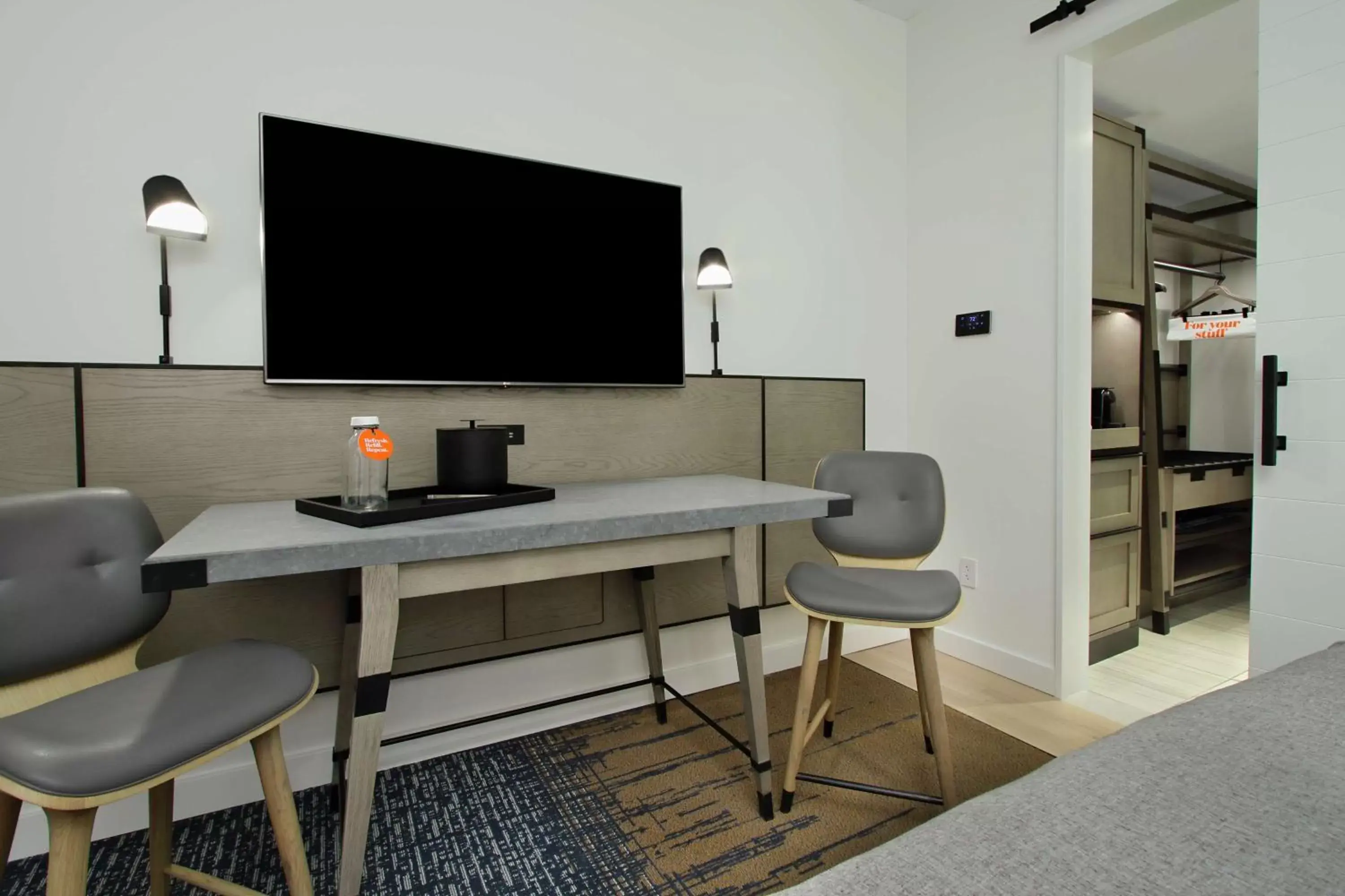 Bedroom, TV/Entertainment Center in Canopy By Hilton Columbus Downtown Short North