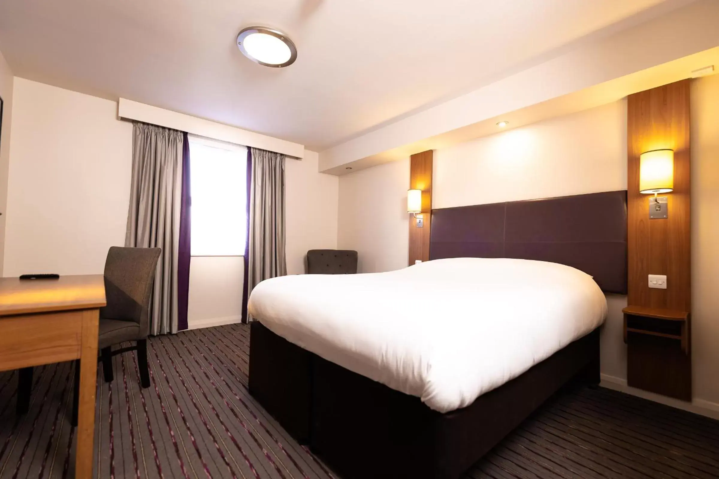 Bedroom, Bed in Riverside Hotel Coleraine