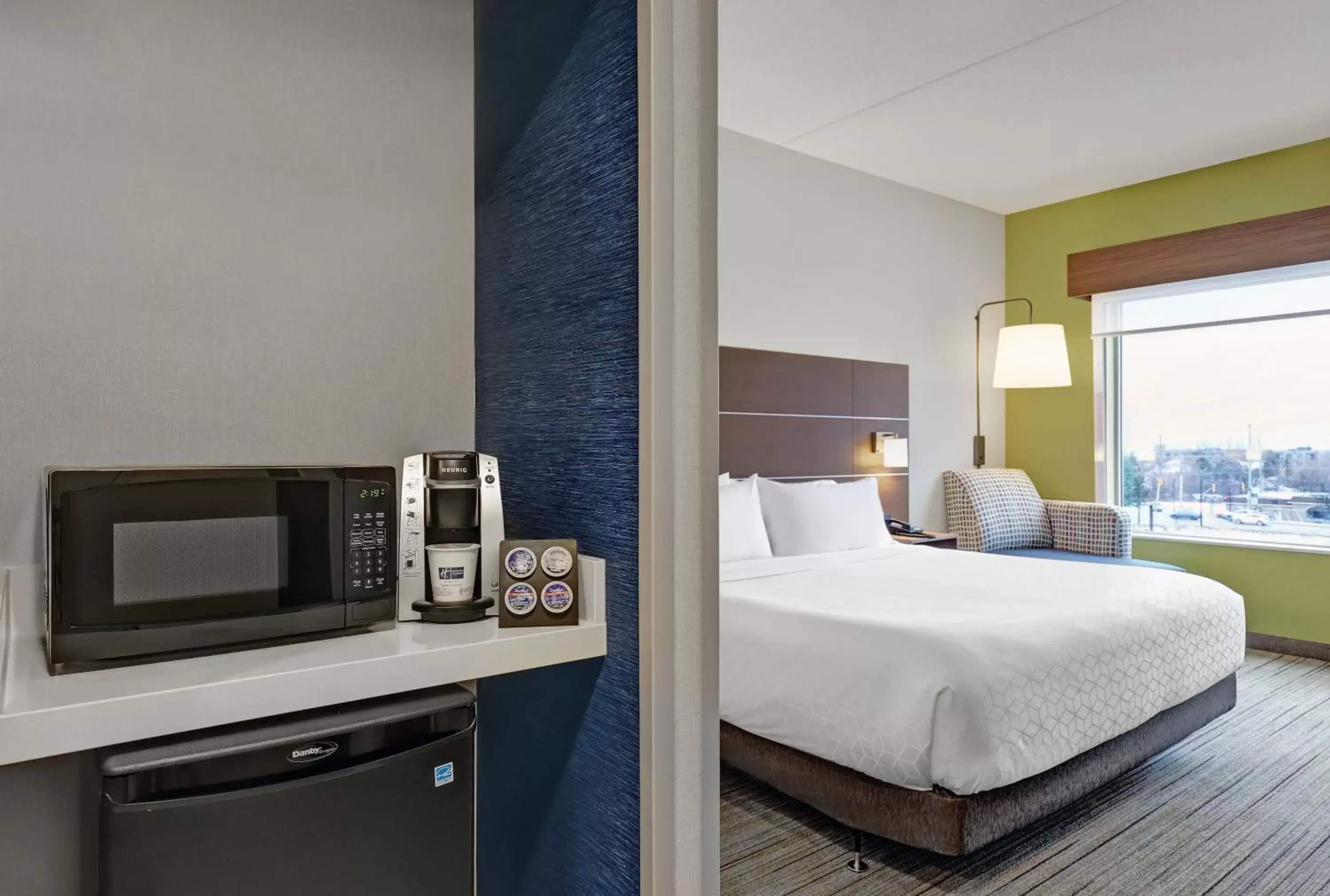 King Room - Hearing Accessible/Non-Smoking in Holiday Inn Express & Suites - Collingwood King Room - Hearing Accessible/Non-Smoking in Holiday Inn Express & Suites - Collingwood