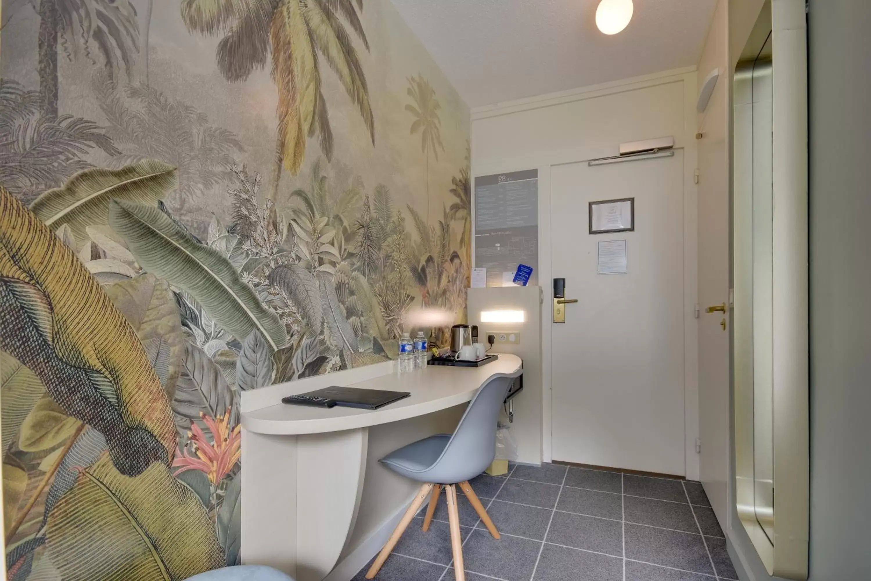 Property building in Best Western Hotel du Lac Dunkerque- Restaurant ouvert 7/7 midi et soir Property building in Best Western Hotel du Lac Dunkerque- Restaurant ouvert 7/7 midi et soir