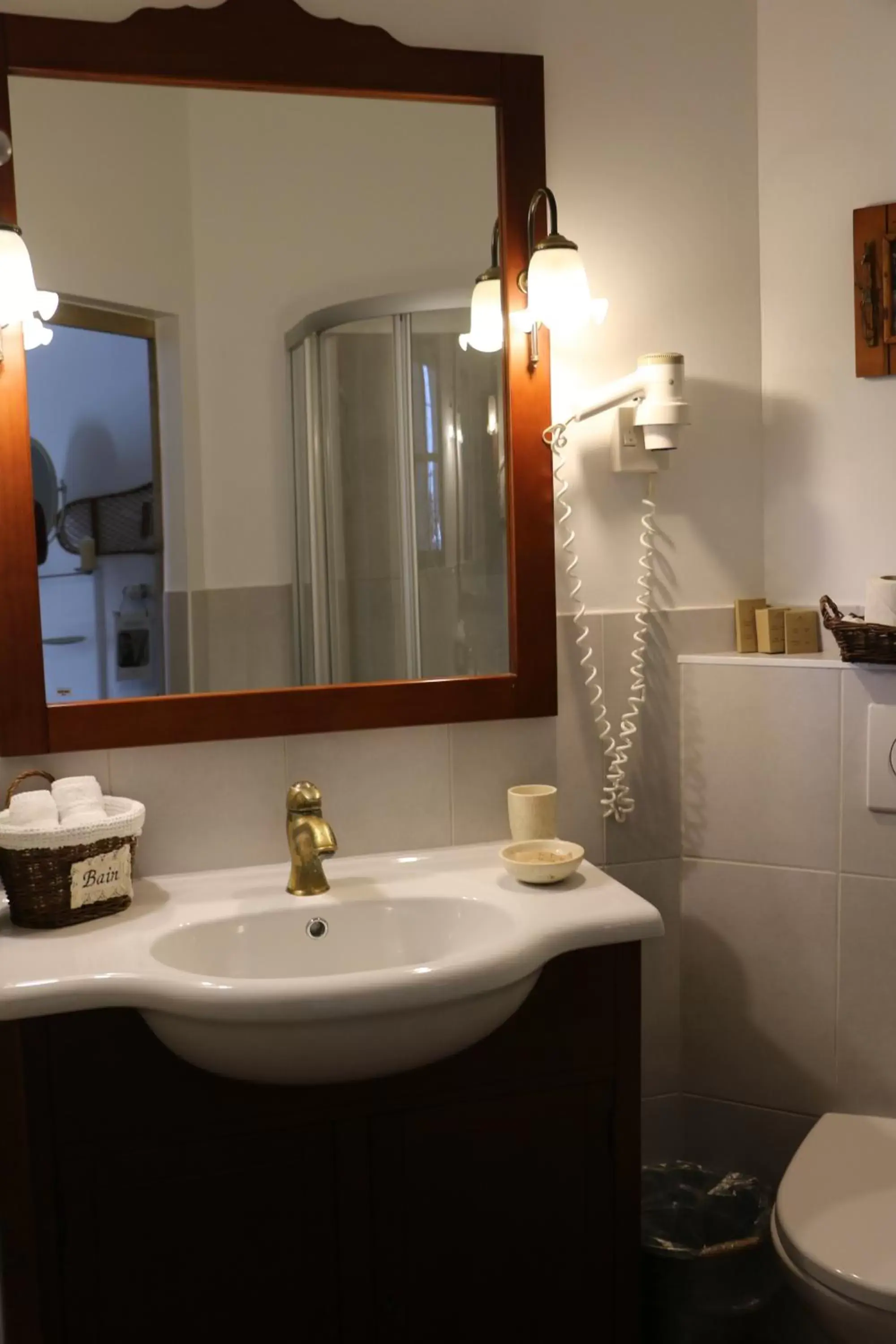 Bathroom in Hostellerie de Genève