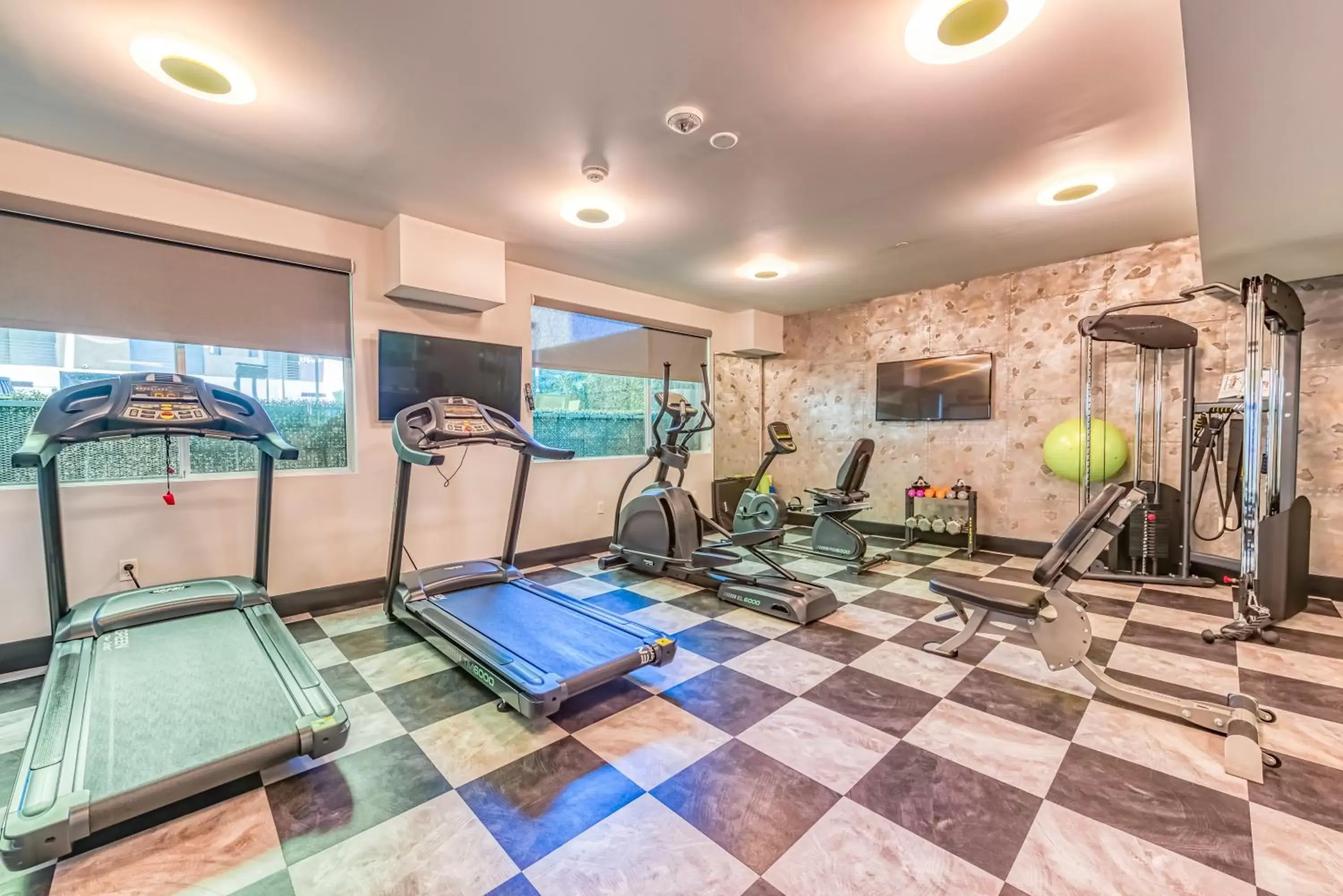 Fitness centre/facilities, Fitness Center/Facilities in Lexen Hotel - North Hollywood Near Universal Studios