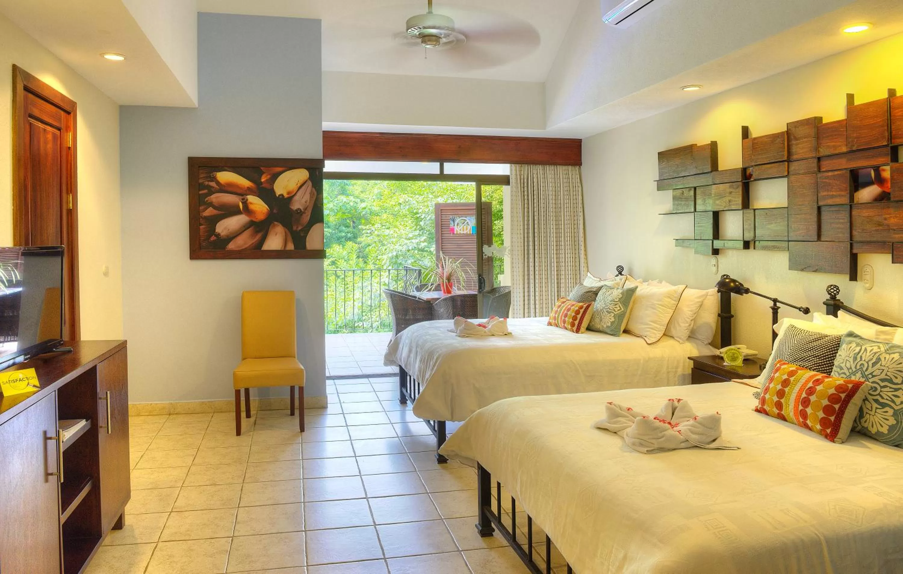 Bed in Pumilio Mountain & Ocean Hotel