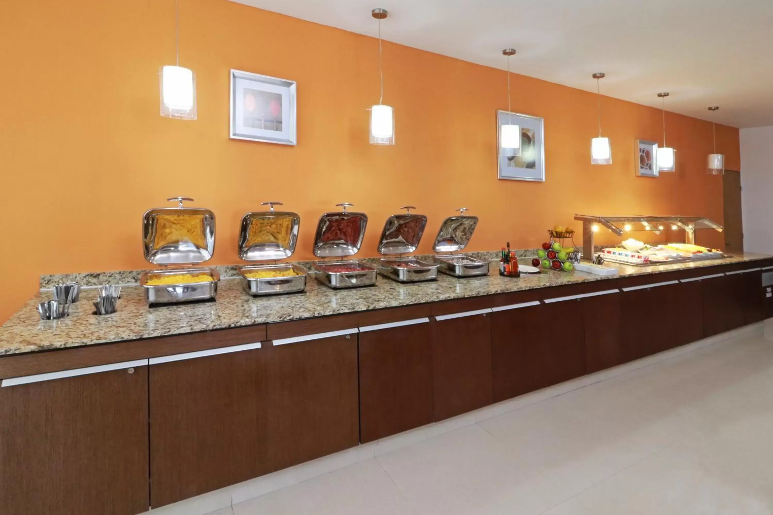Restaurant/places to eat in Staybridge Suites Guadalajara Expo by IHG Restaurant/places to eat in Staybridge Suites Guadalajara Expo by IHG