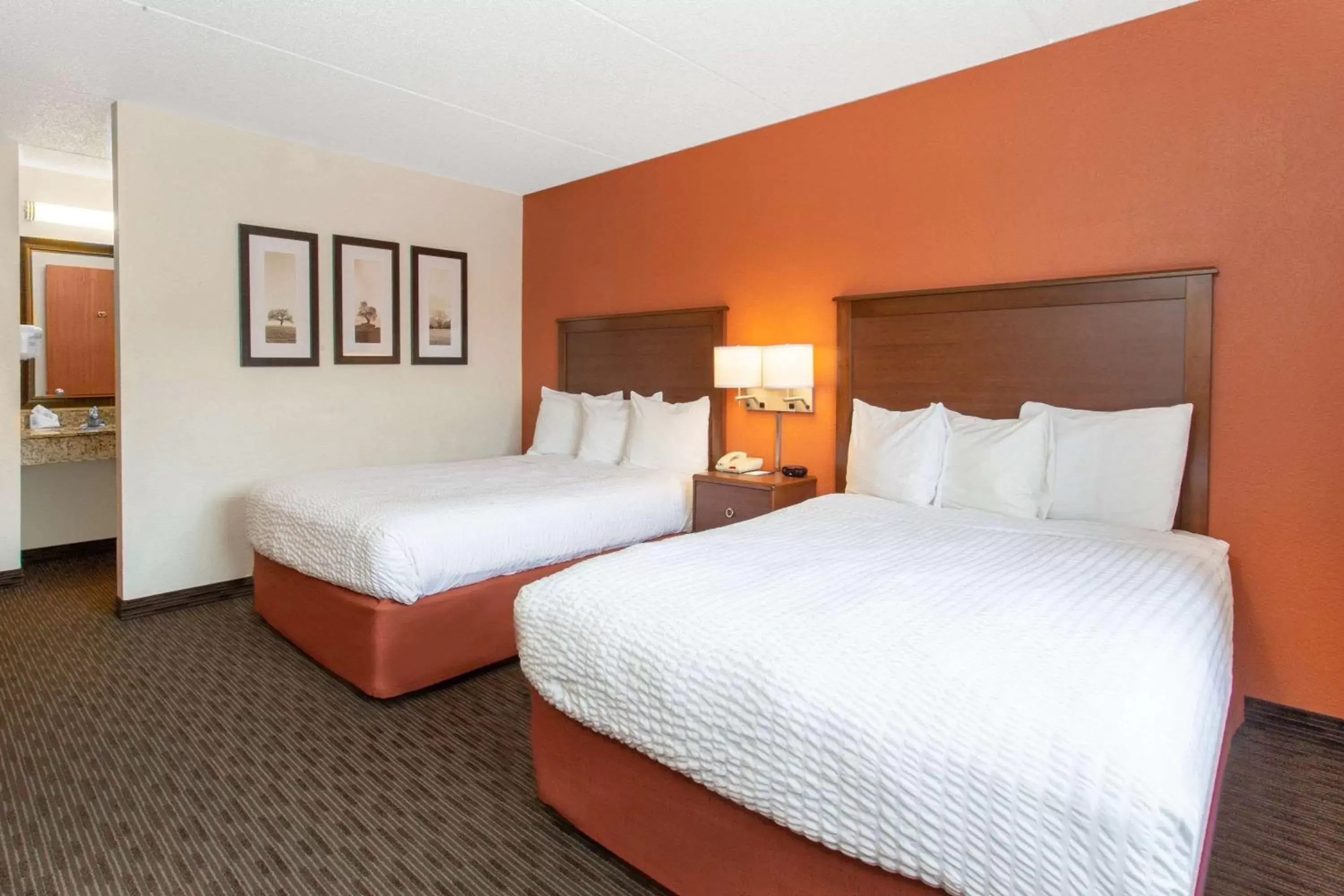 Photo of the whole room, Bed in AmericInn by Wyndham Calumet