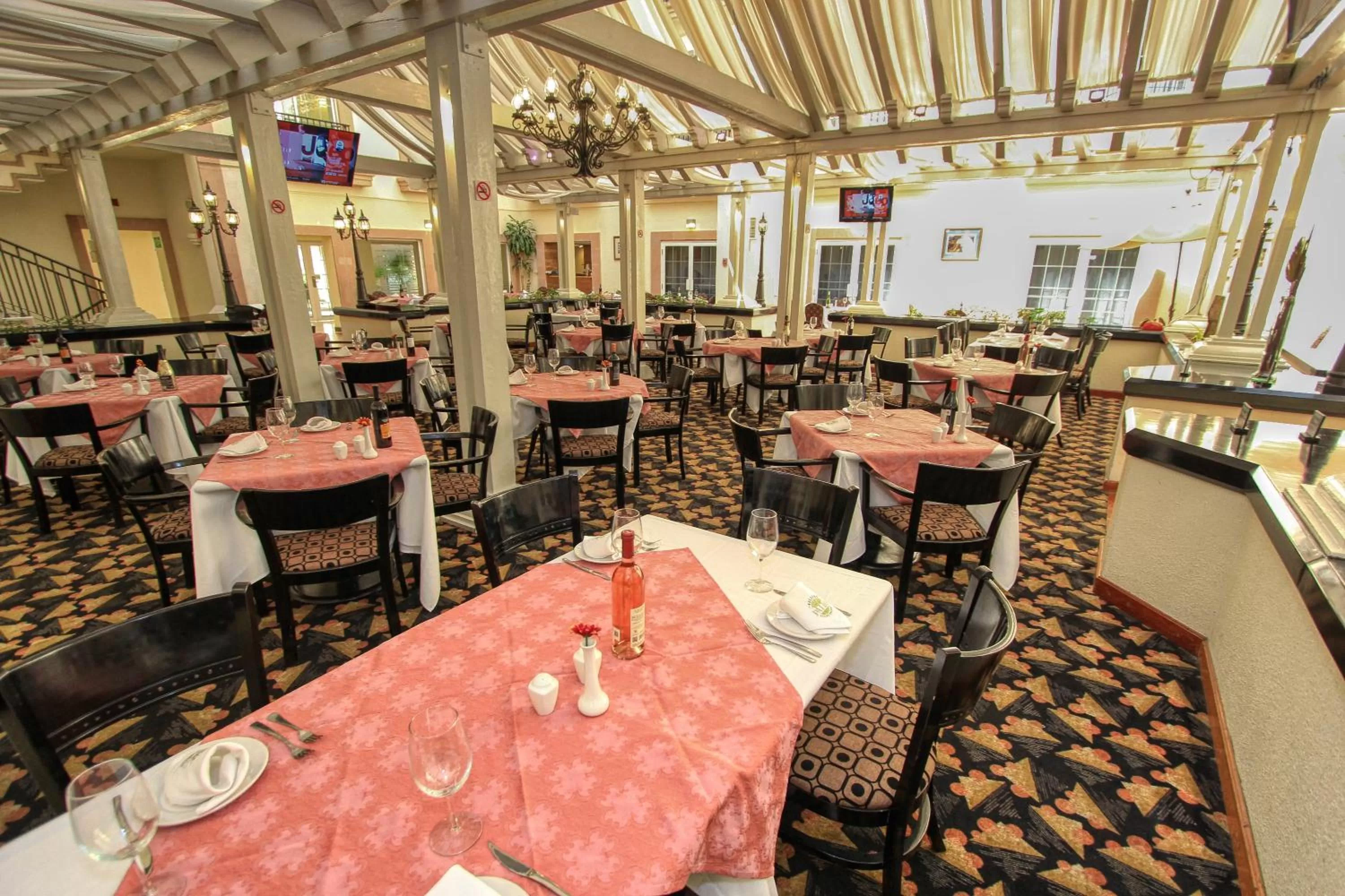 Restaurant/places to eat in Holiday Inn Leon by IHG