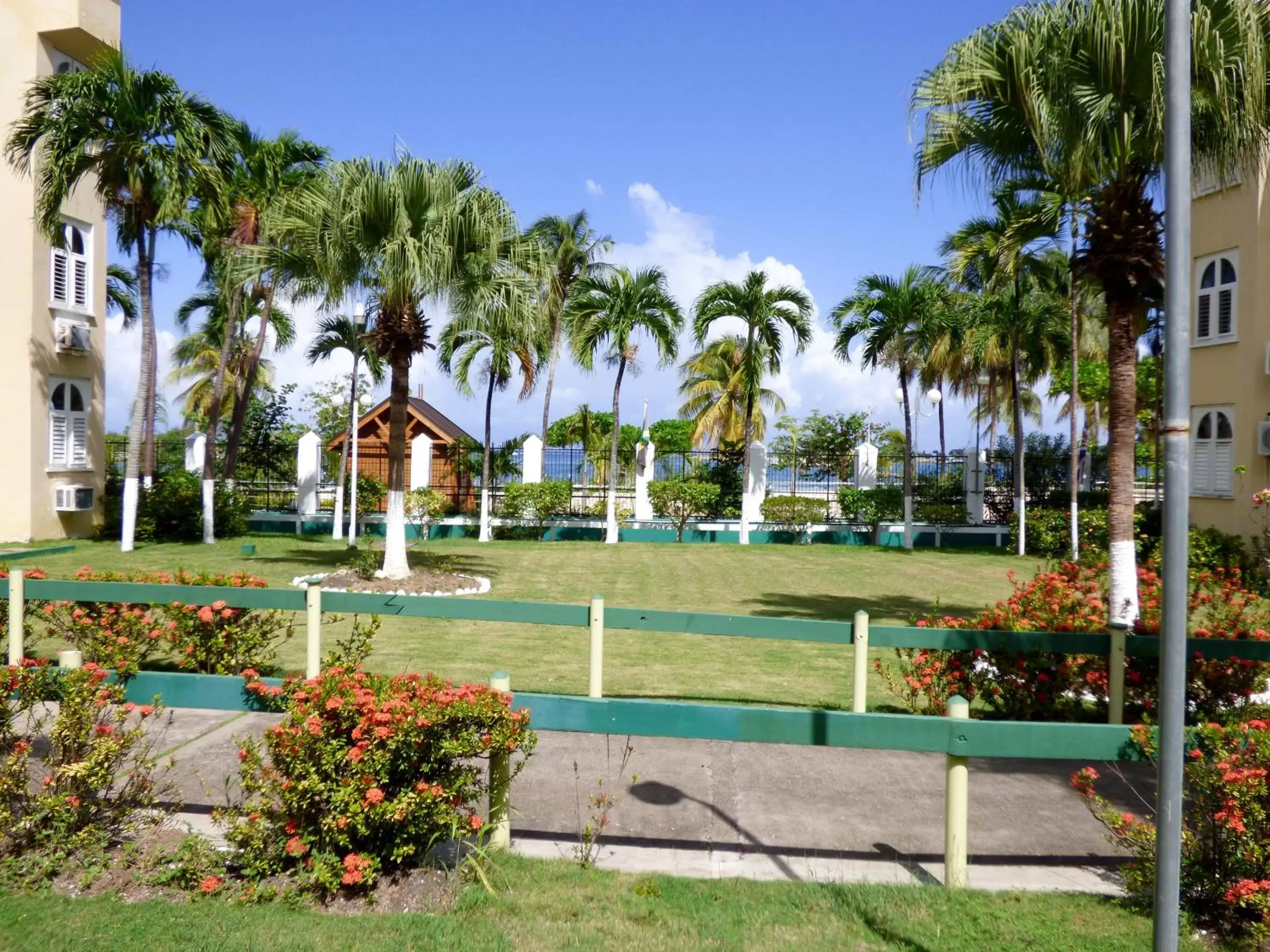 Garden, Swimming Pool in Beach Studio 10