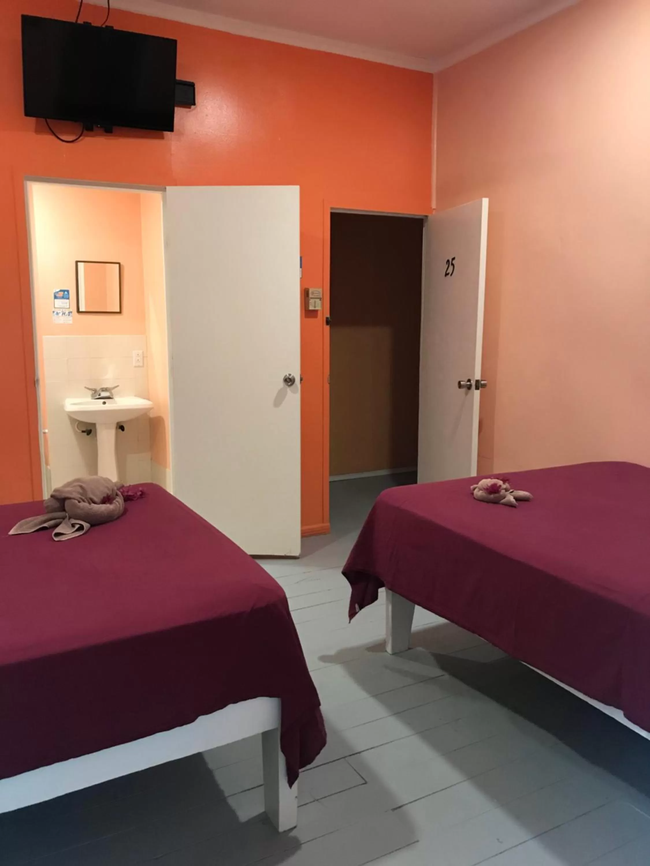 TV and multimedia, Bed in Tropical Paradise Express