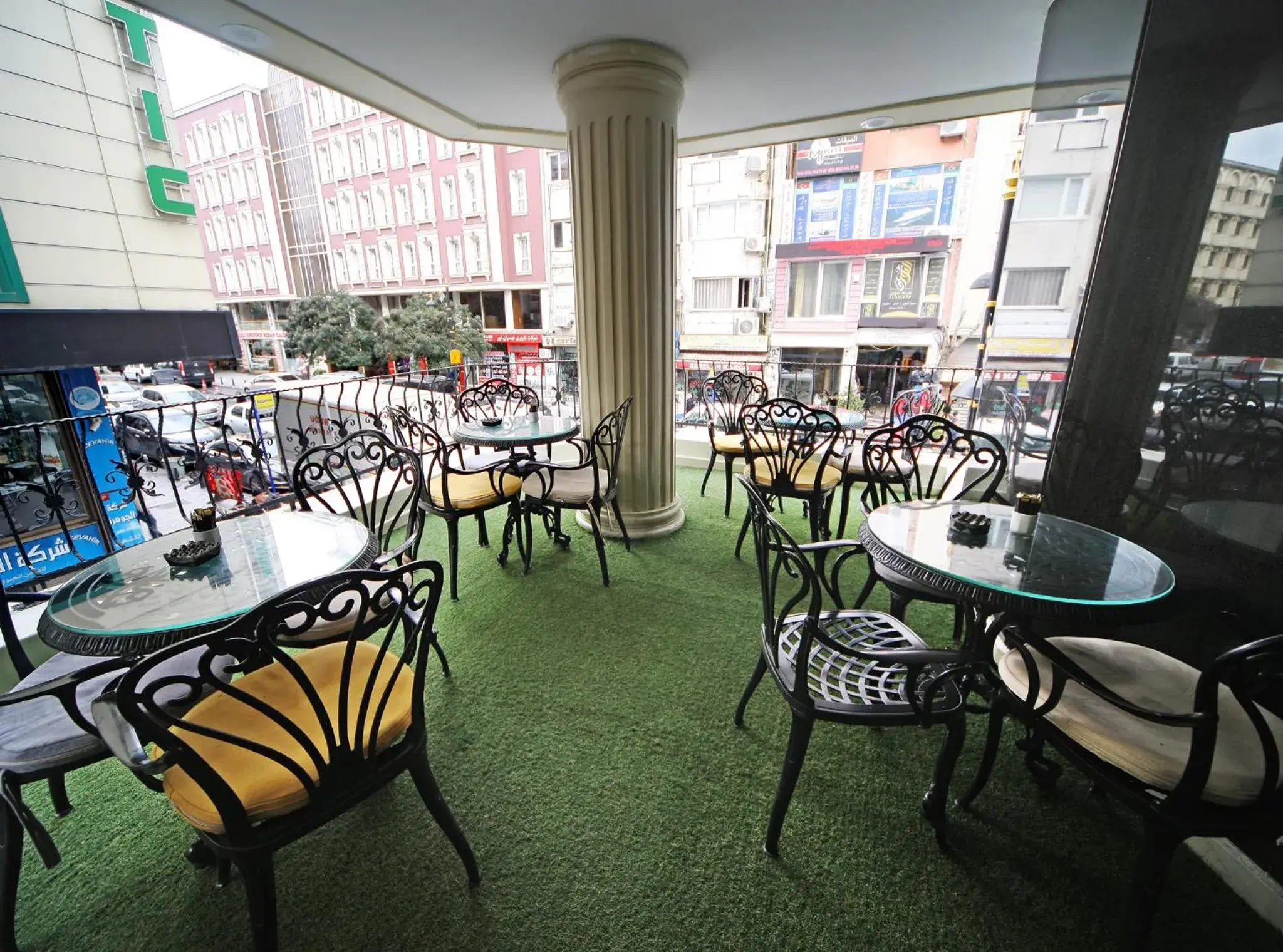 Balcony/Terrace, Restaurant/Places to Eat in Black Bird Hotel