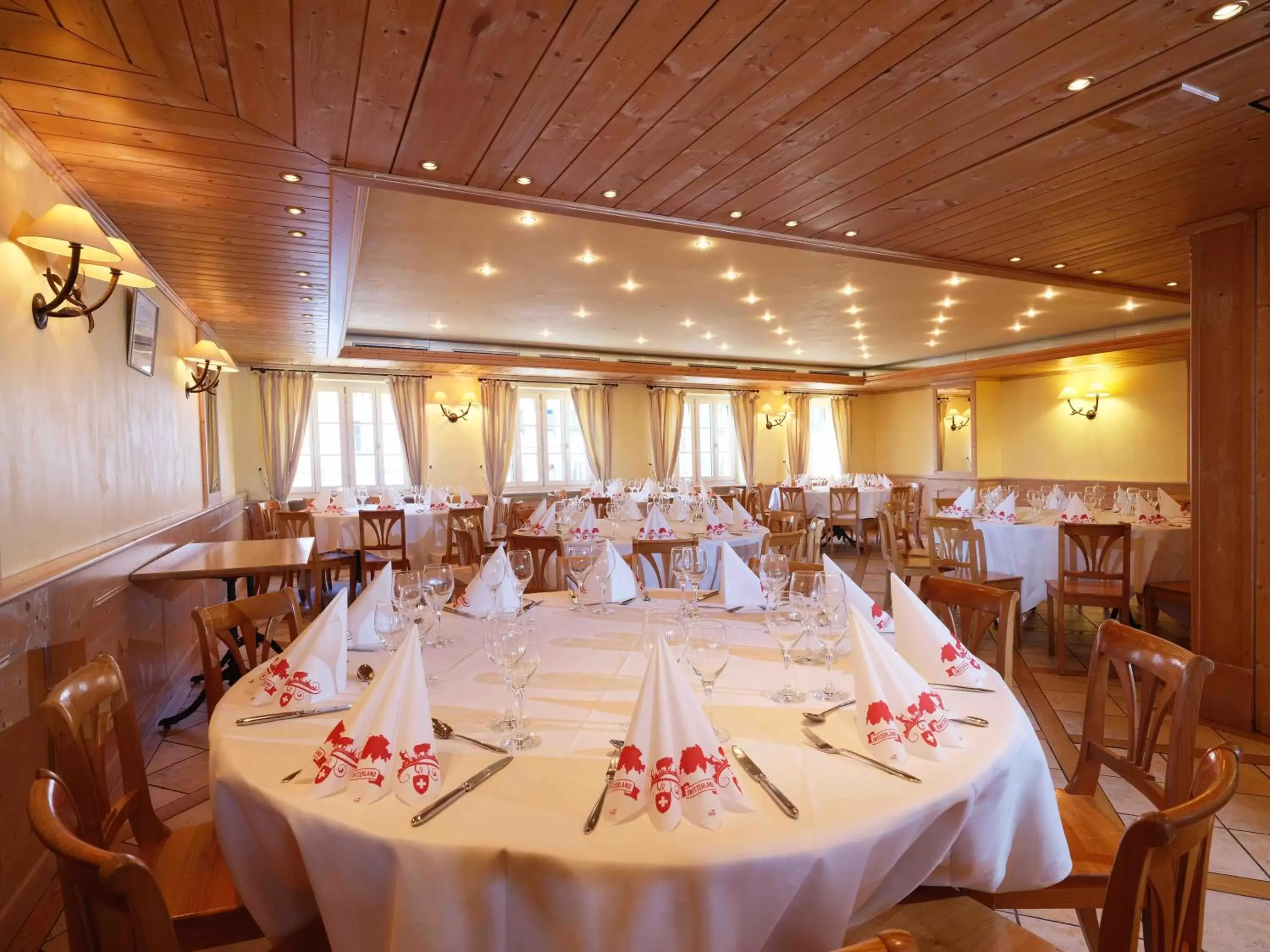 Banquet/Function facilities, Restaurant/Places to Eat in Hôtel de Ville