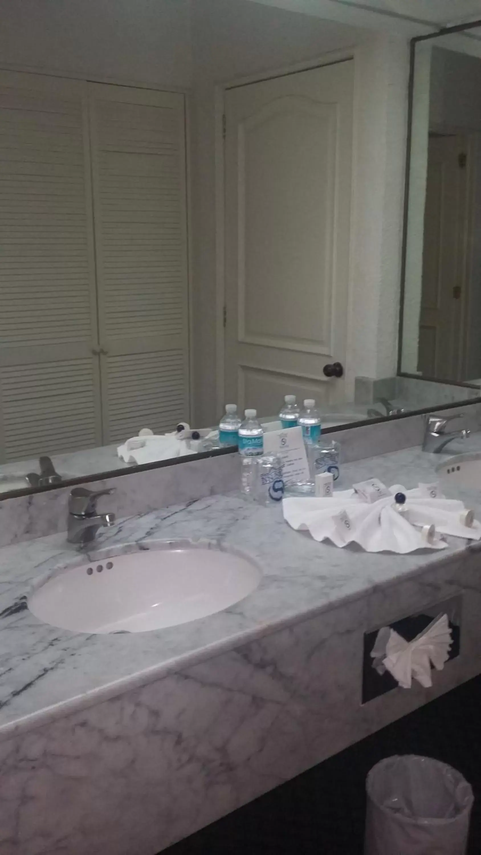 Decorative detail, Bathroom in Hotel Inn Sur