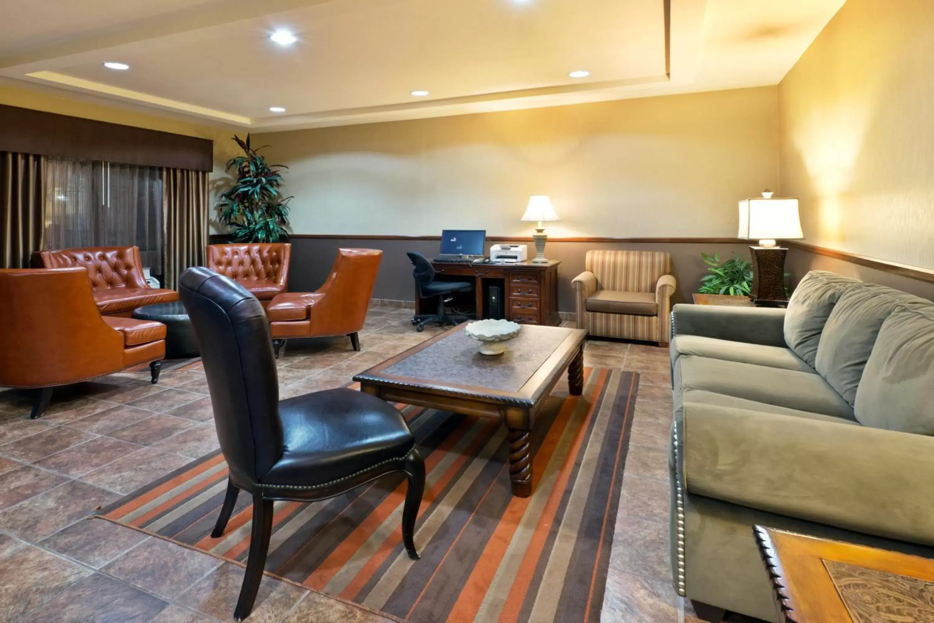 Property building in Holiday Inn Express Show Low by IHG Property building in Holiday Inn Express Show Low by IHG