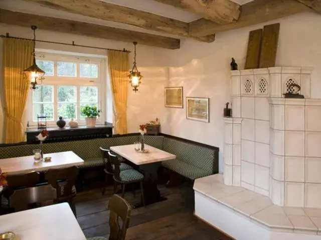 Restaurant/places to eat, Bathroom in Waldhotel Nachtigall