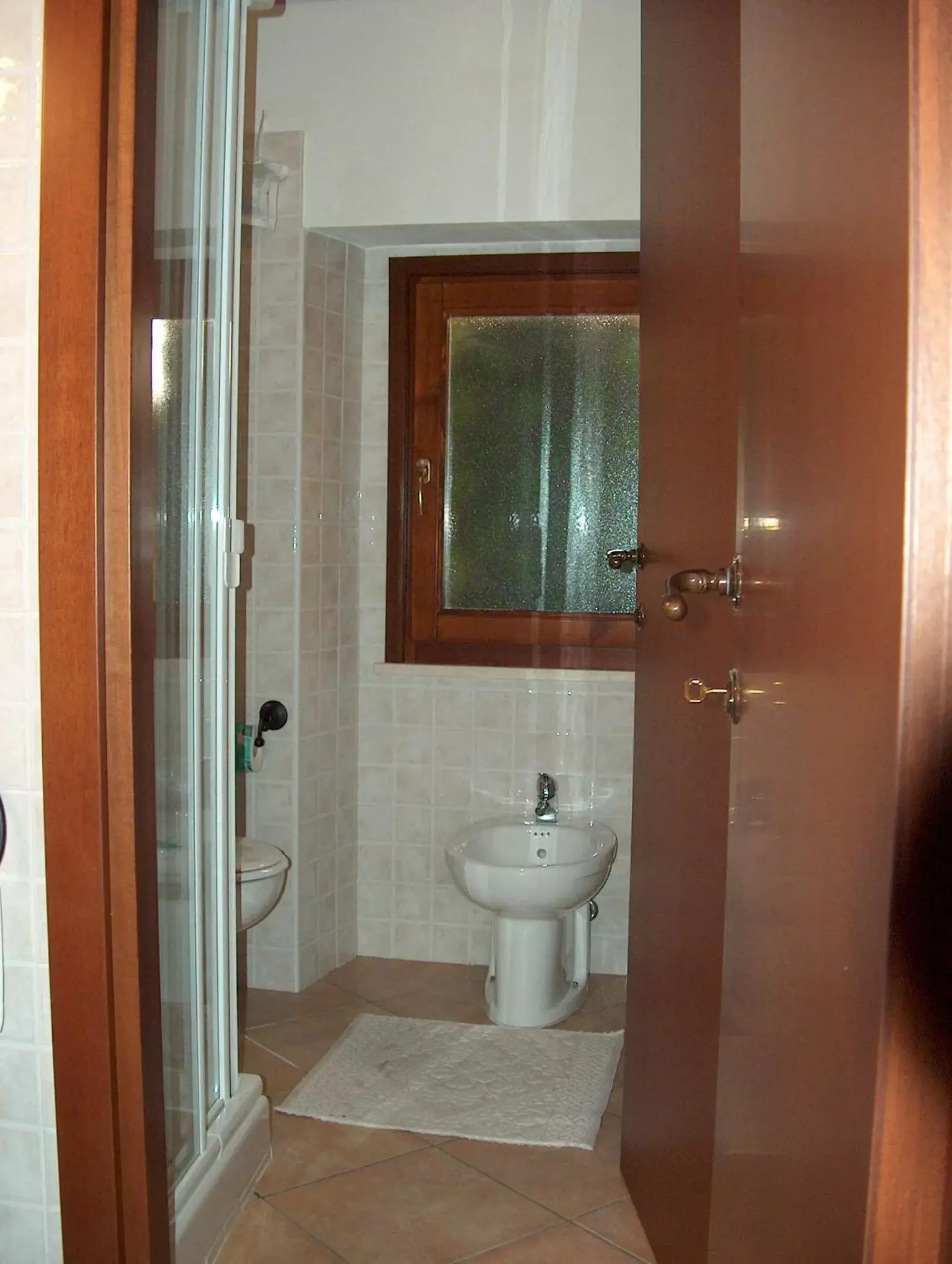 Photo of the whole room, Bathroom in Guest House Il Giardino Segreto