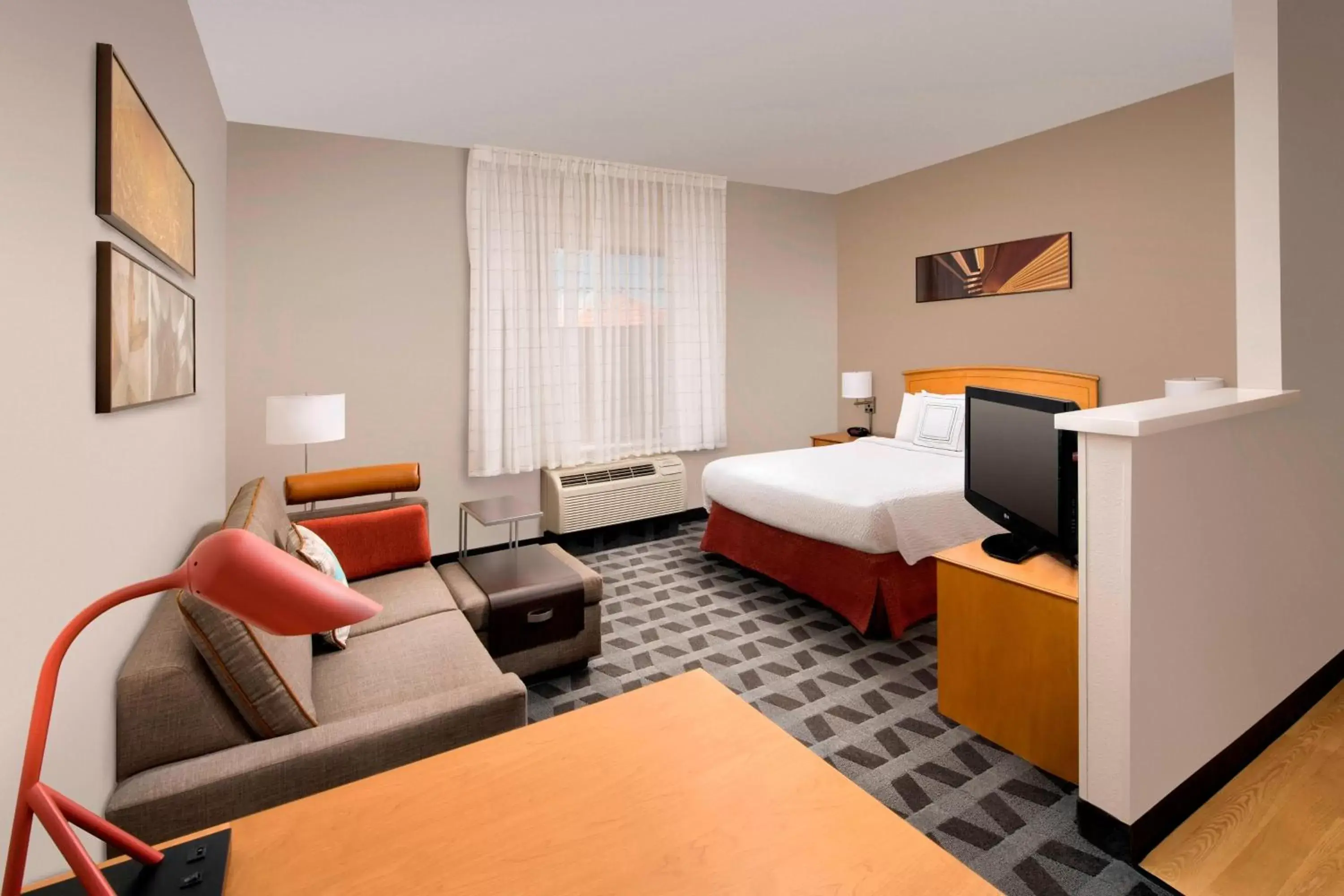 Bedroom in TownePlace Suites by Marriott Albuquerque Airport