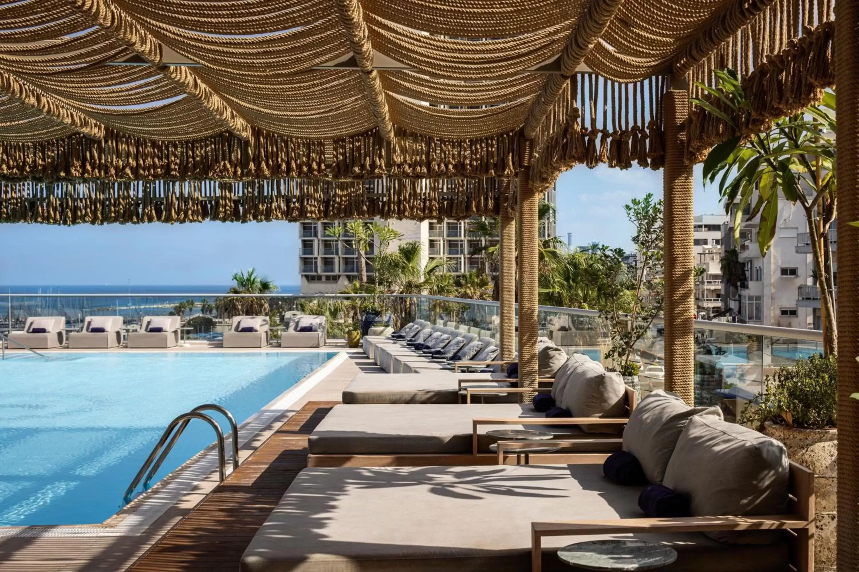 Swimming Pool in Sheraton Grand Tel Aviv