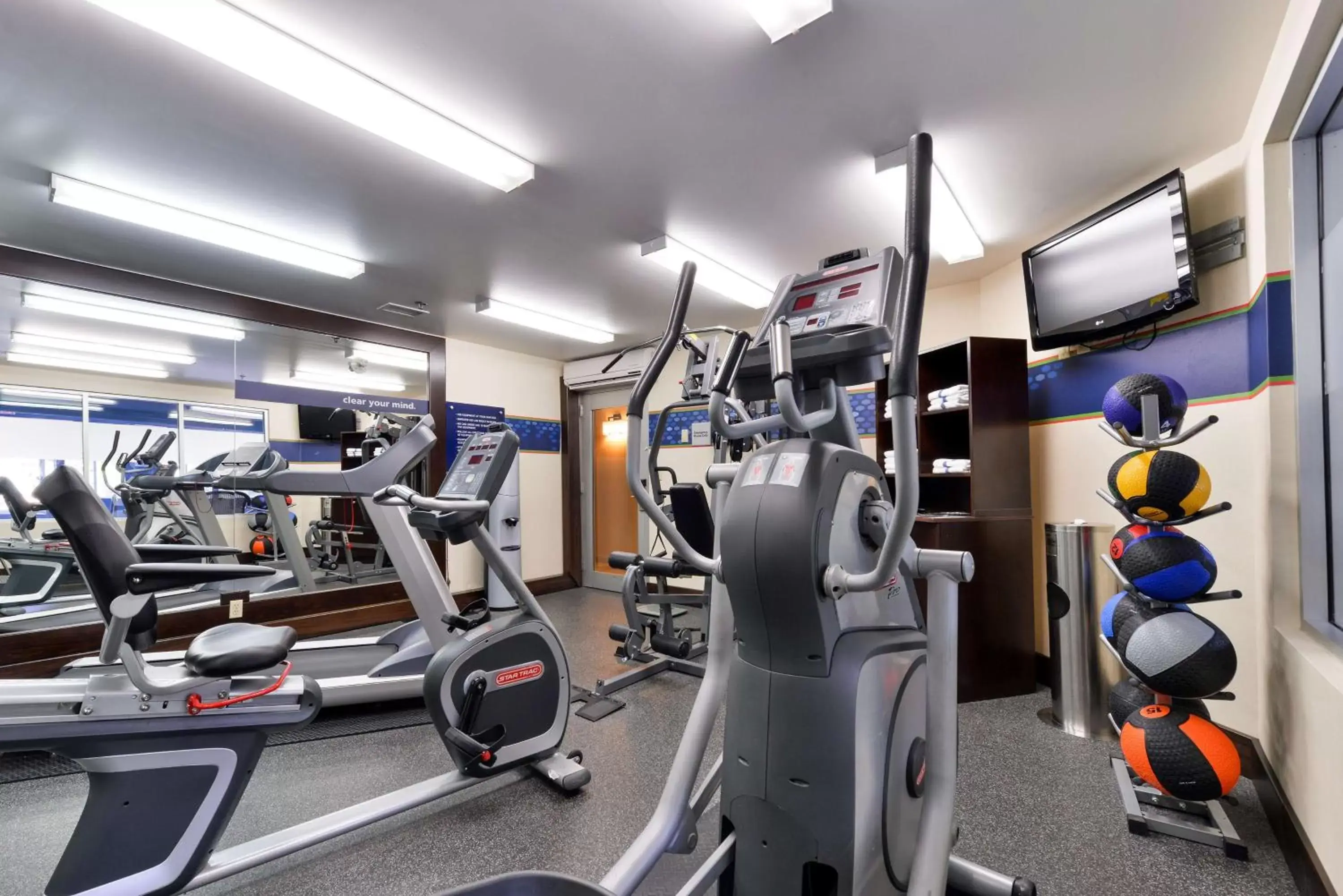 Fitness centre/facilities, Fitness Center/Facilities in Hampton Inn & Suites by Hilton Calgary University NW