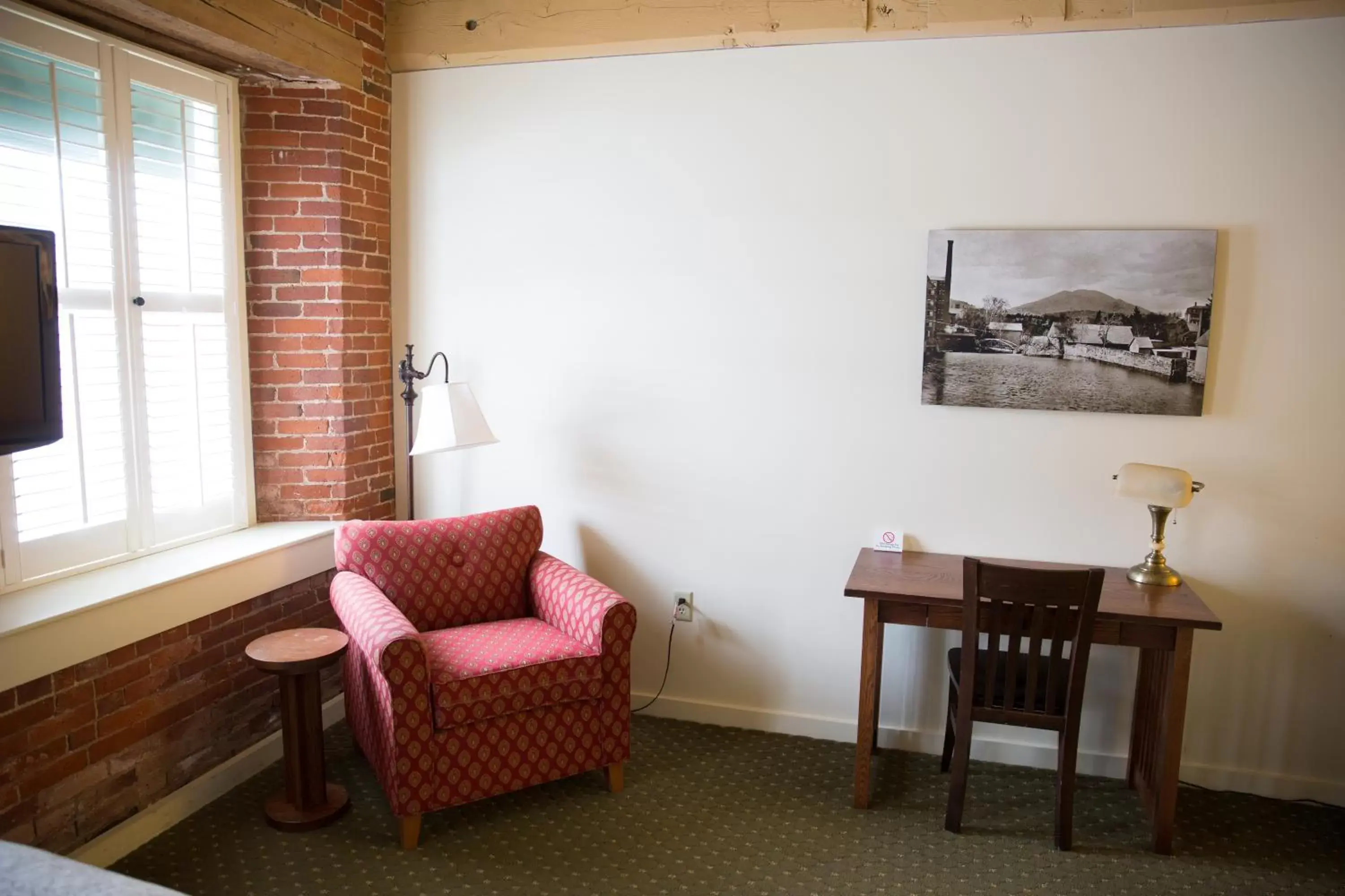 Seating Area in The Common Man Inn & Restaurant