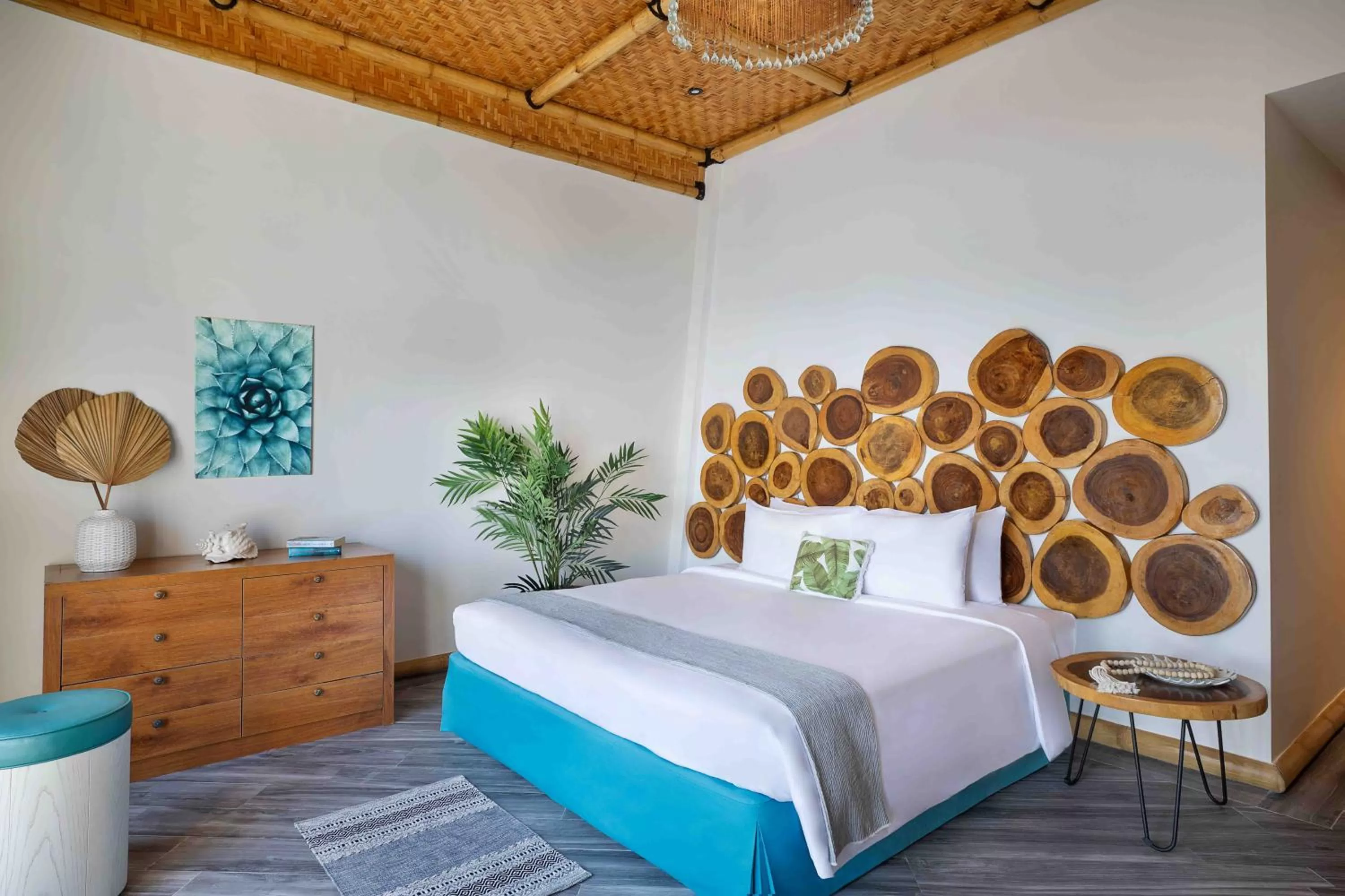 Bedroom, Bed in Anantara World Islands Dubai Resort