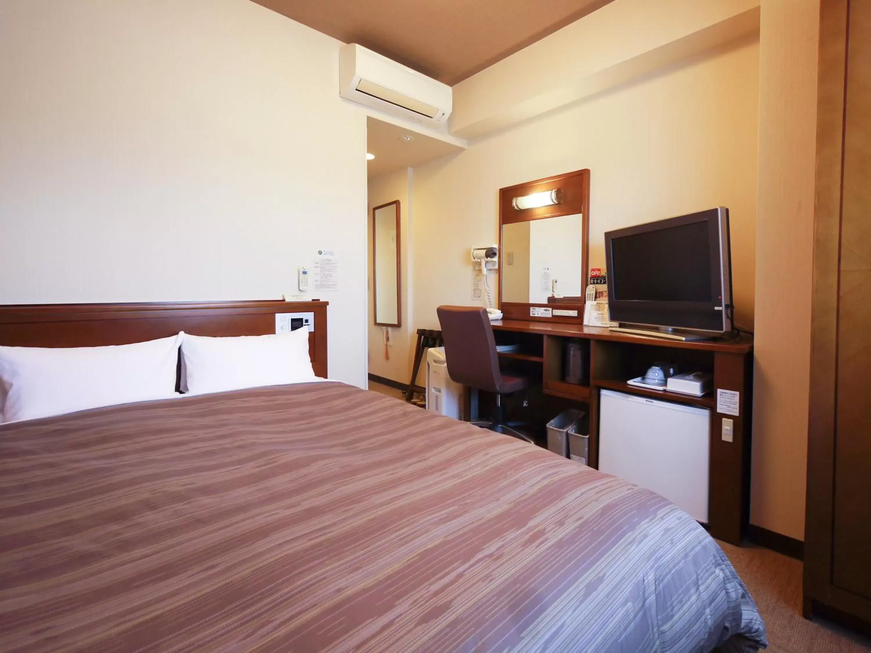 Bed in Hotel Route-Inn Gotenba Eki-Minami