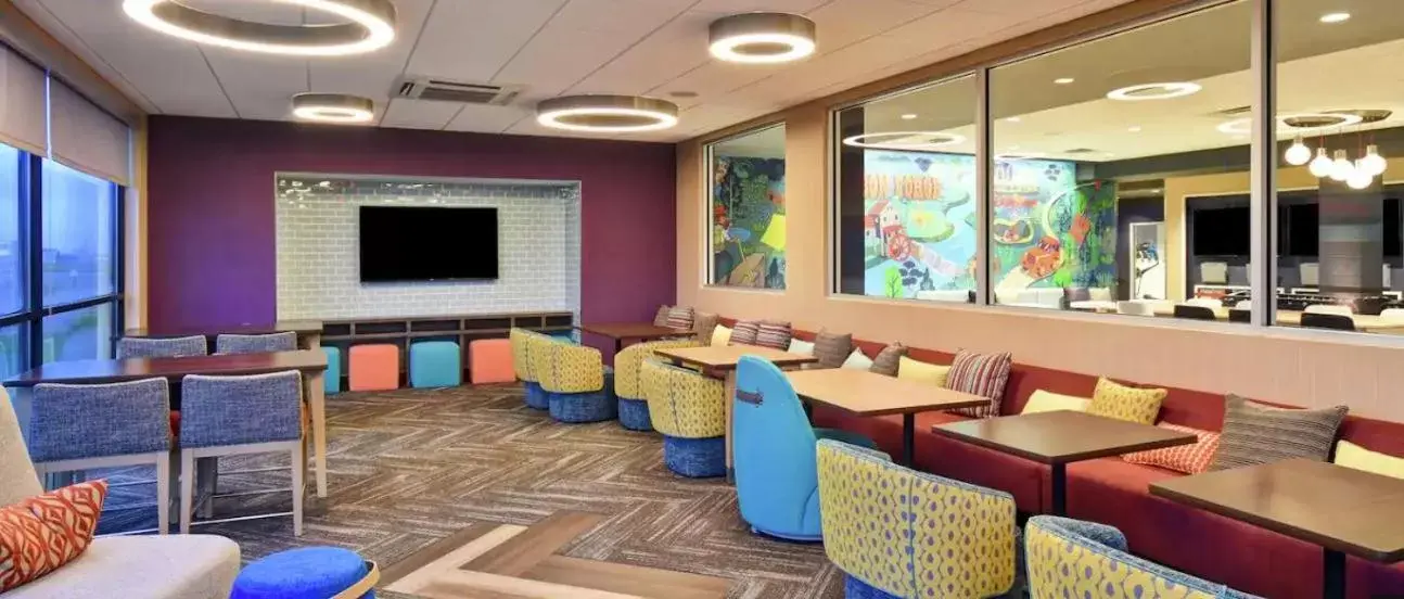 Seating area in Tru By Hilton Manteca Seating area in Tru By Hilton Manteca