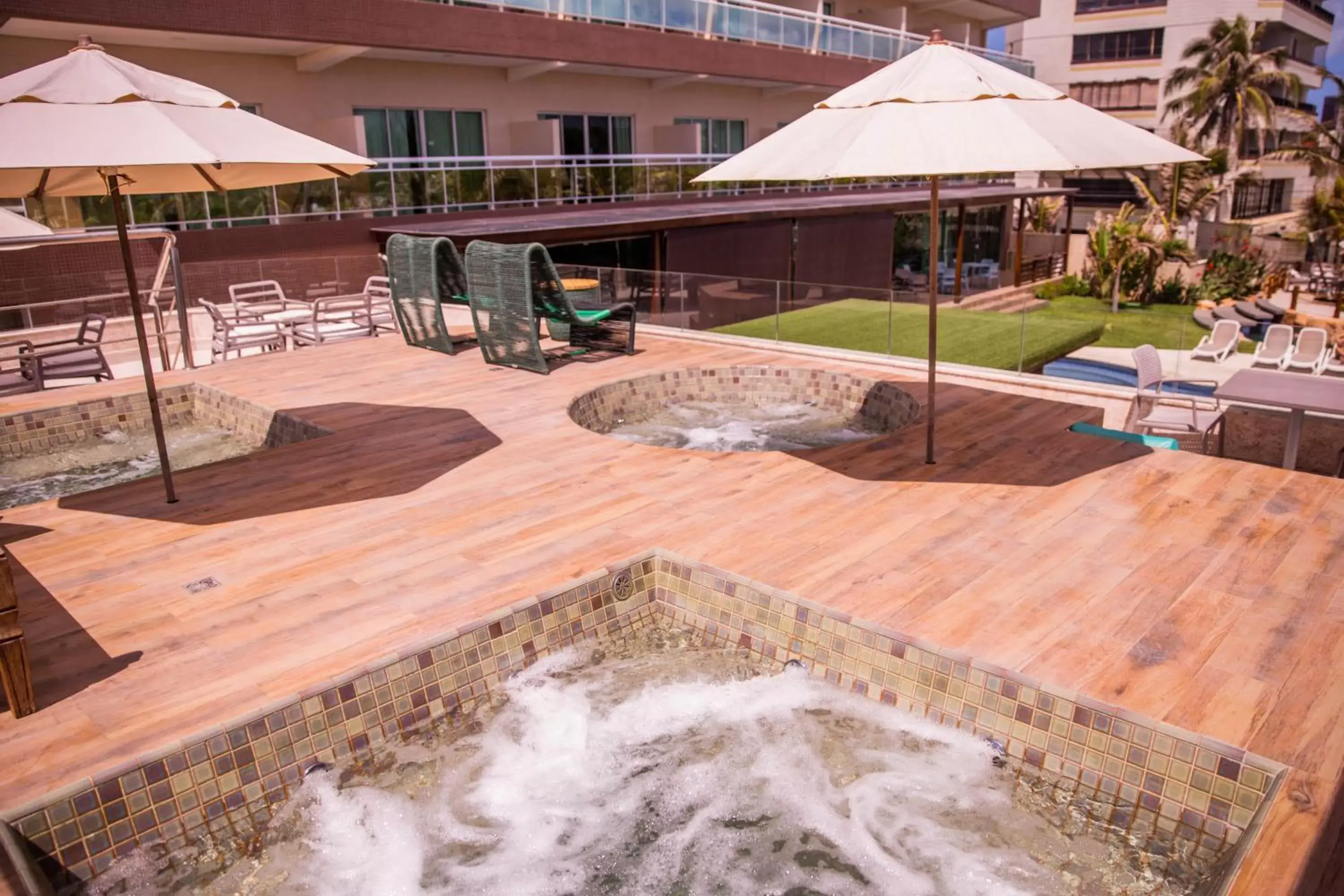 Hot Tub, Pool View in Crocobeach Hotel