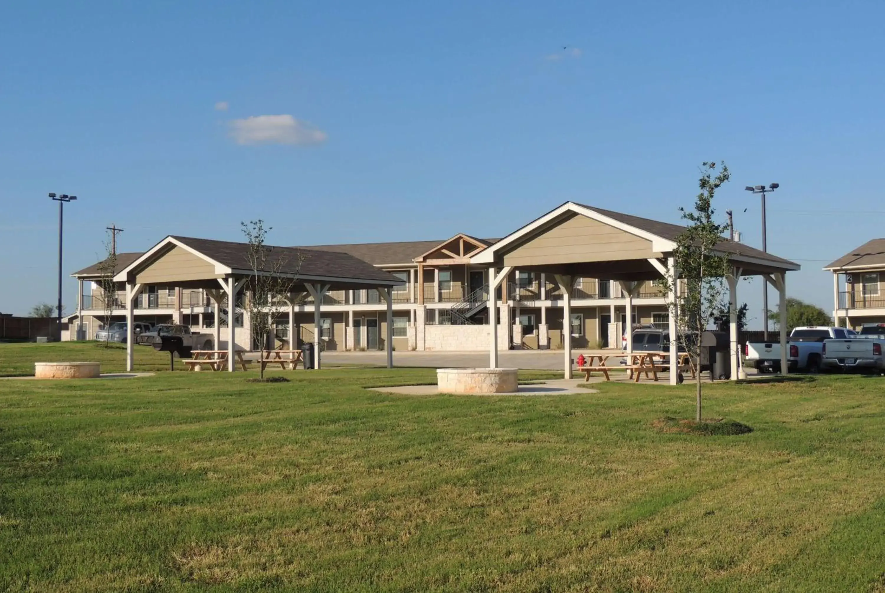 Property Building in Eagle's Den Suites Cotulla a Travelodge by Wyndham