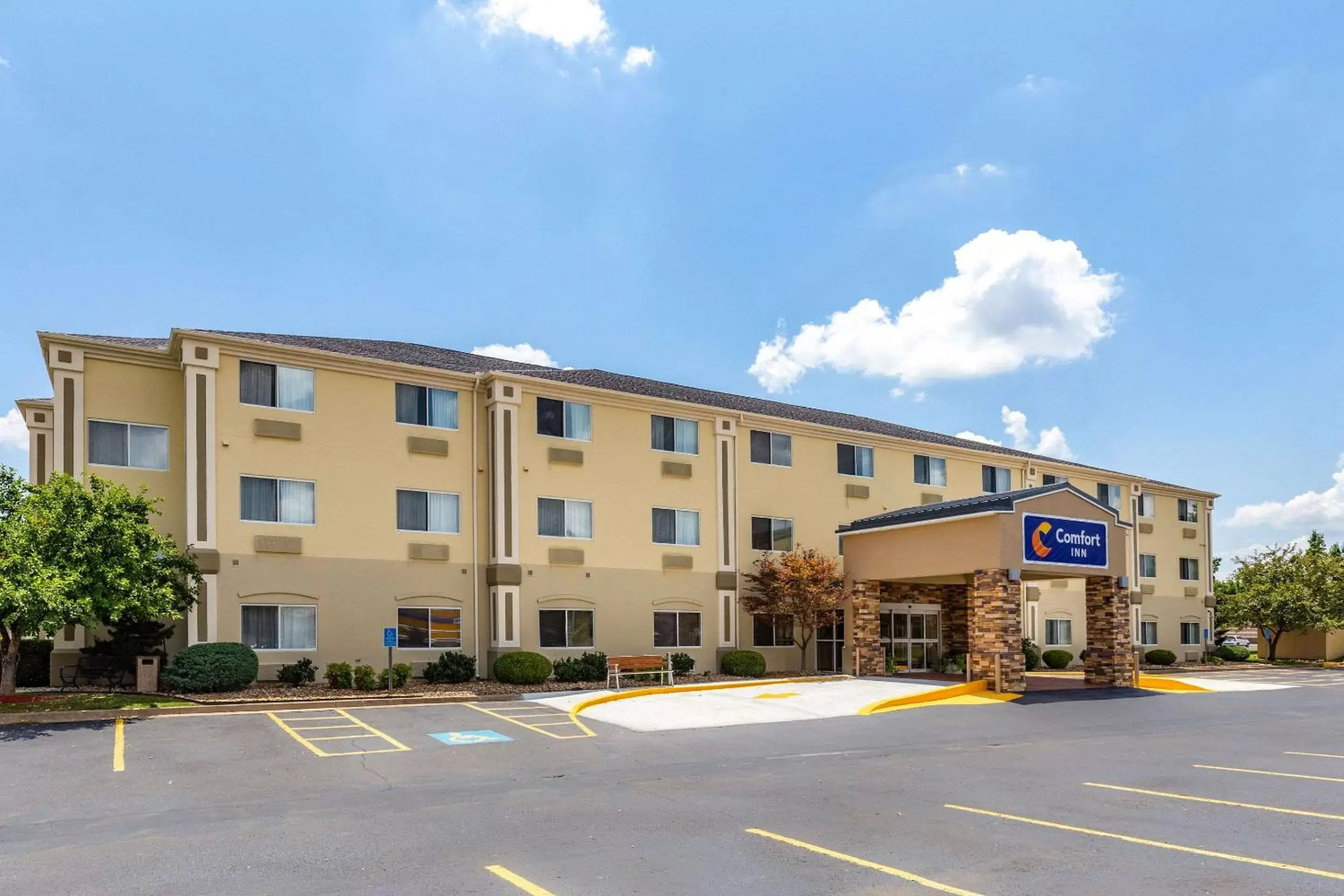 Property Building in Comfort Inn South Tulsa - Woodland Hills