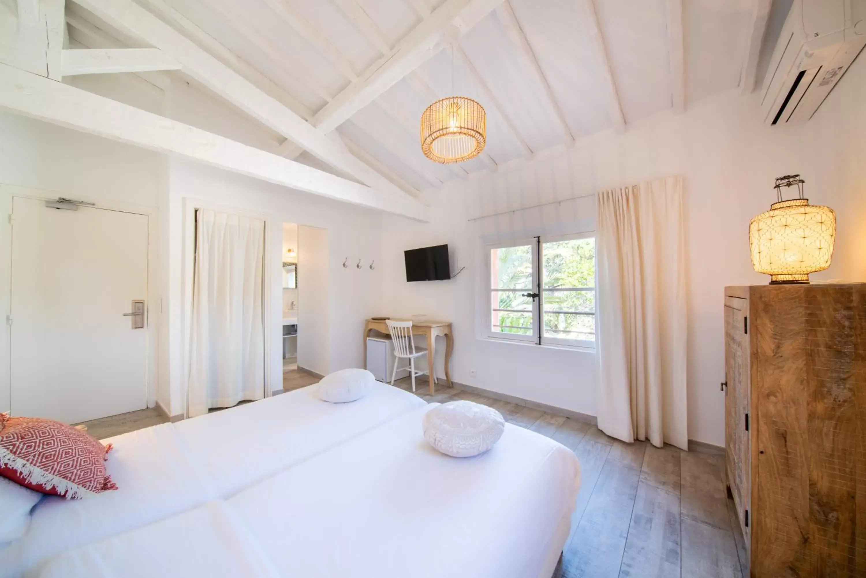 Bed in Les Capucines Saint Tropez