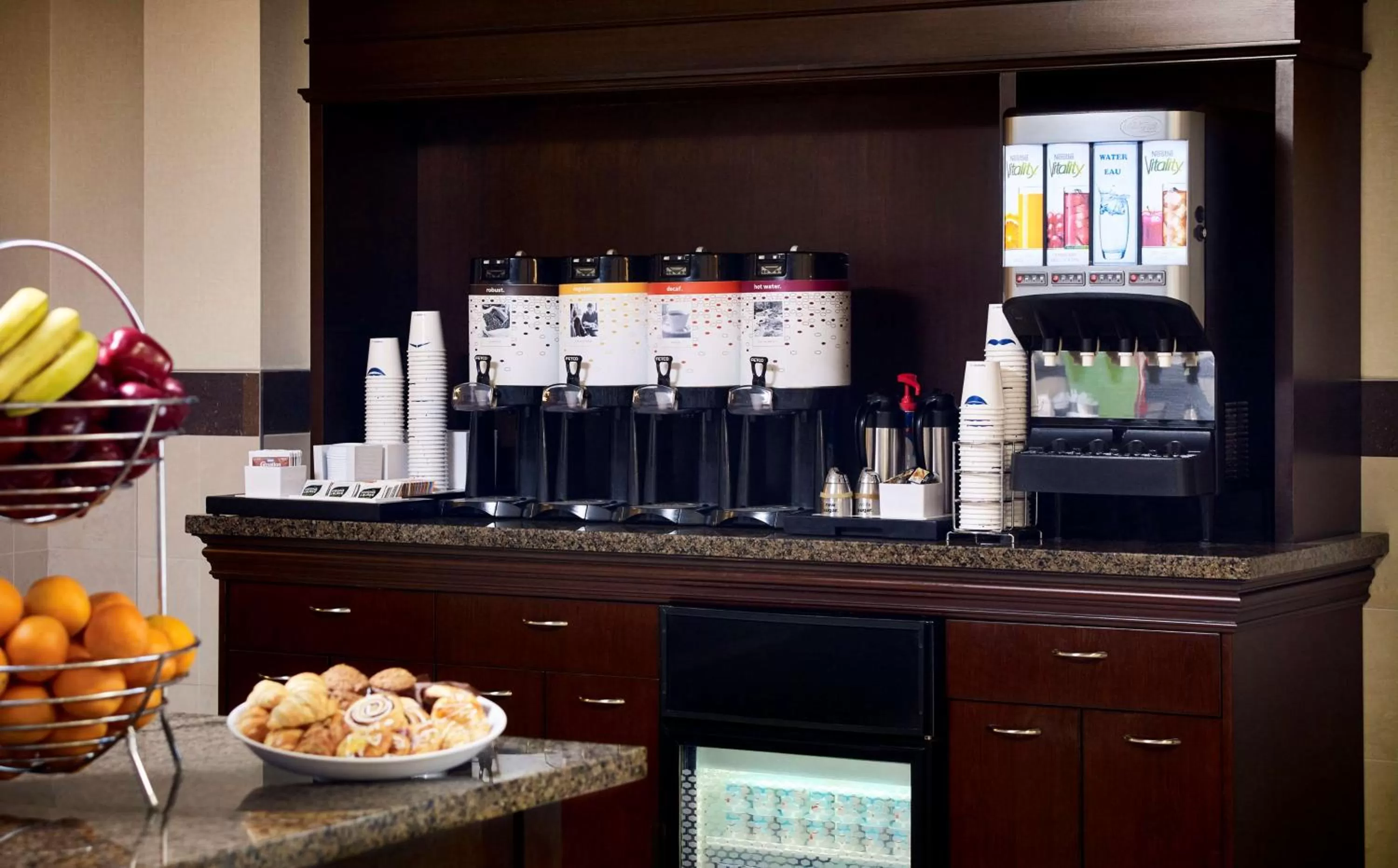 Dining area in Hampton Inn by Hilton North Bay