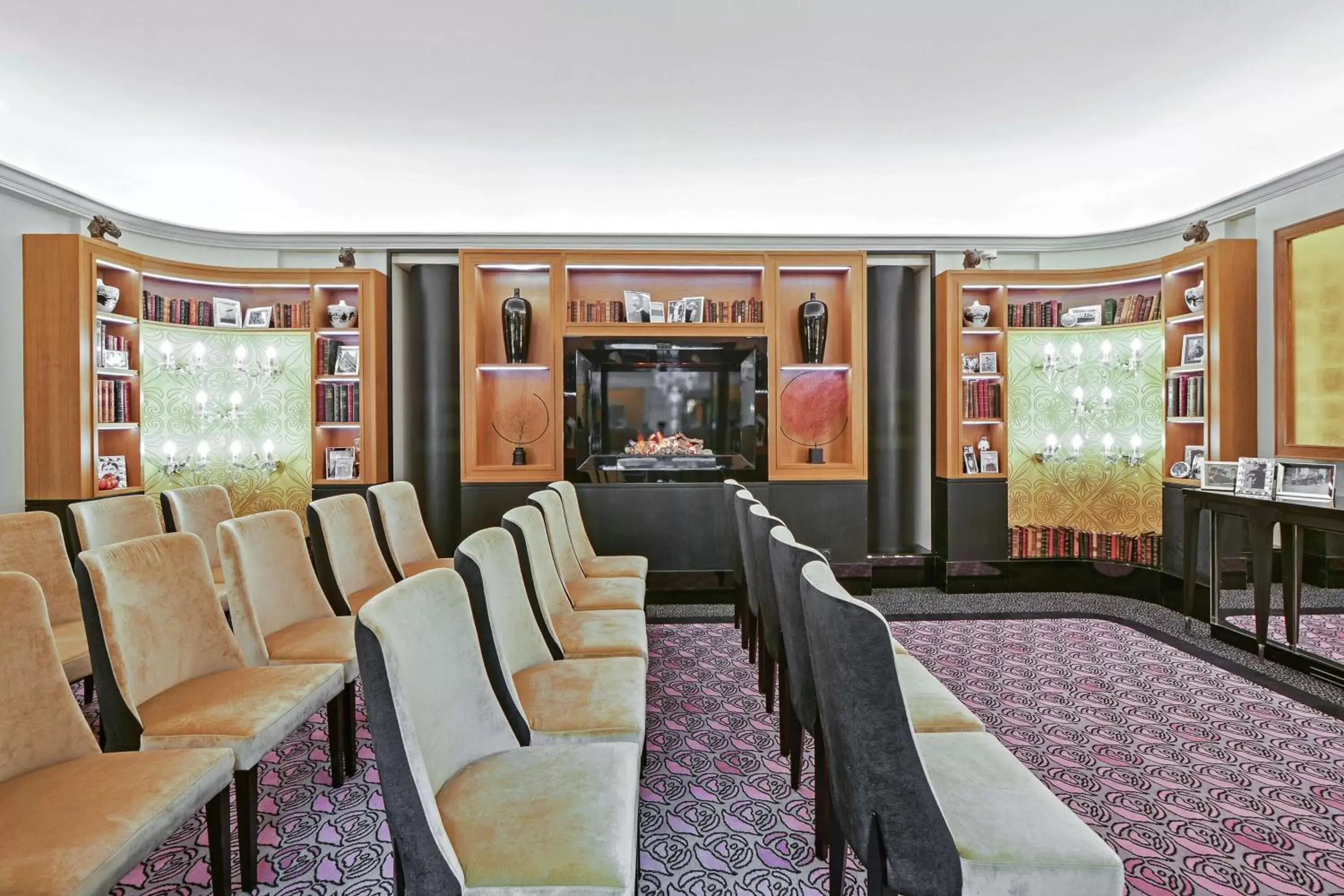 Meeting/conference room in Maison Astor Paris, Curio Collection by Hilton