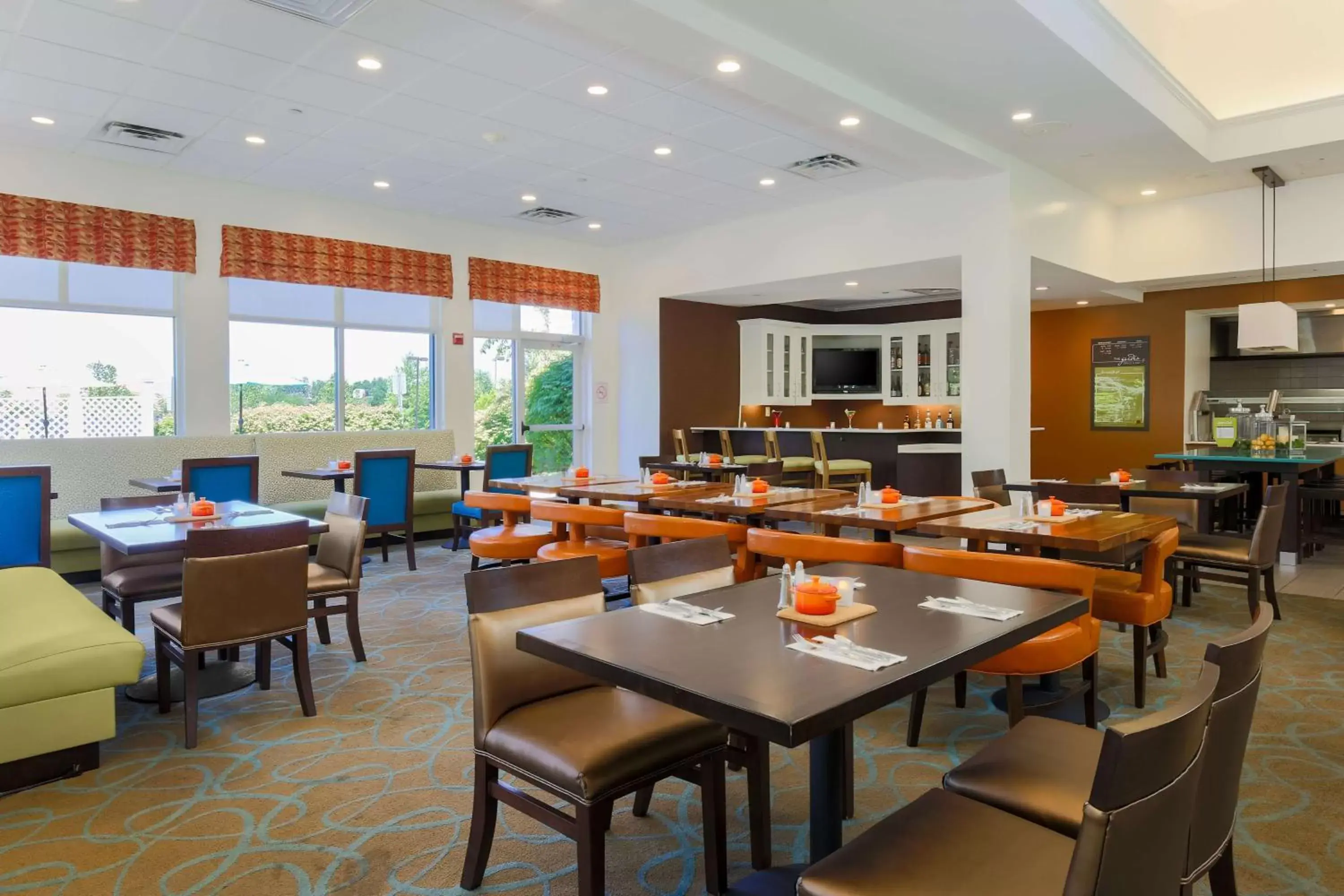 Lounge or bar, Restaurant/Places to Eat in Hilton Garden Inn Nanuet