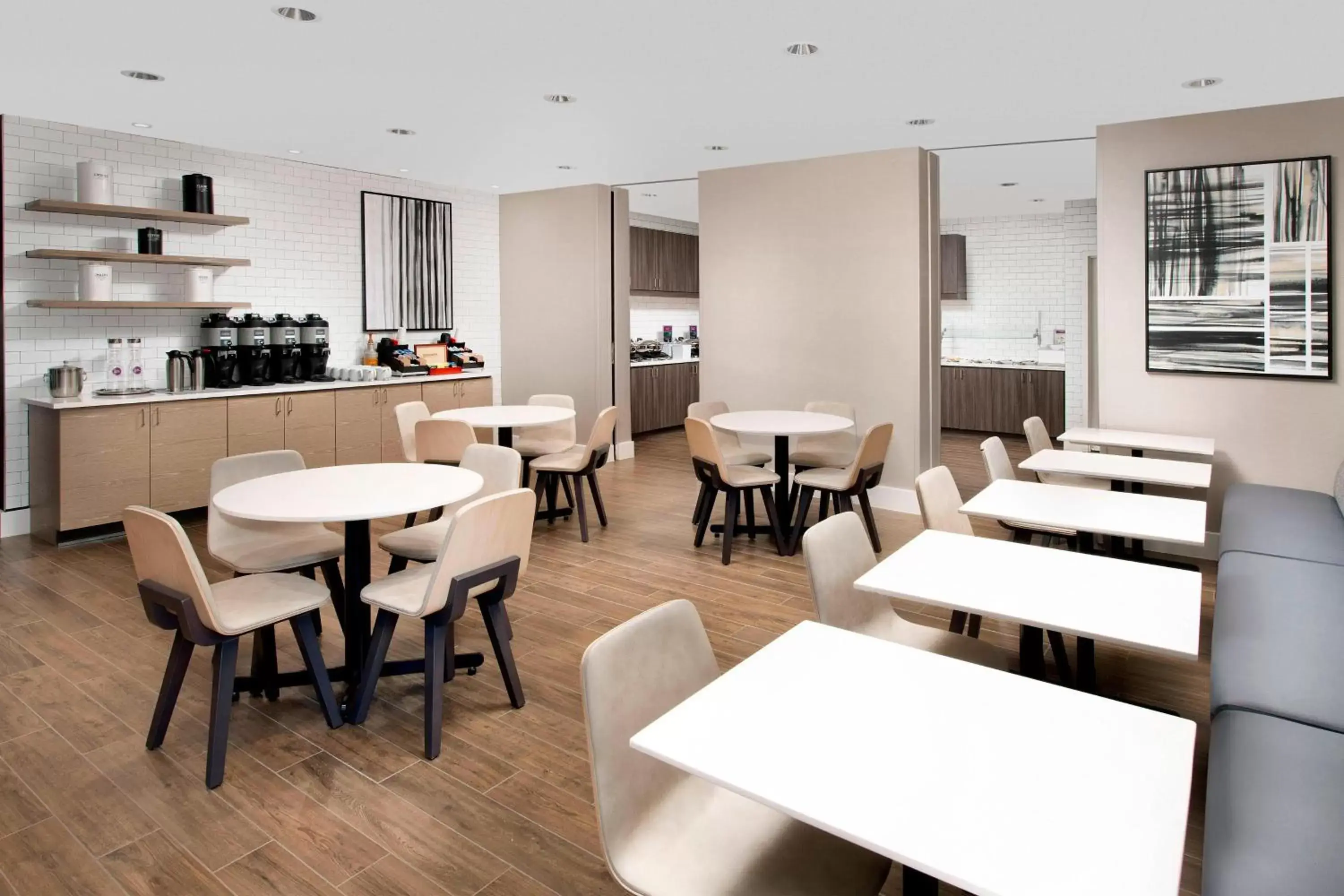 Breakfast, Restaurant/Places to Eat in Residence Inn by Marriott Denver Airport/Convention Center