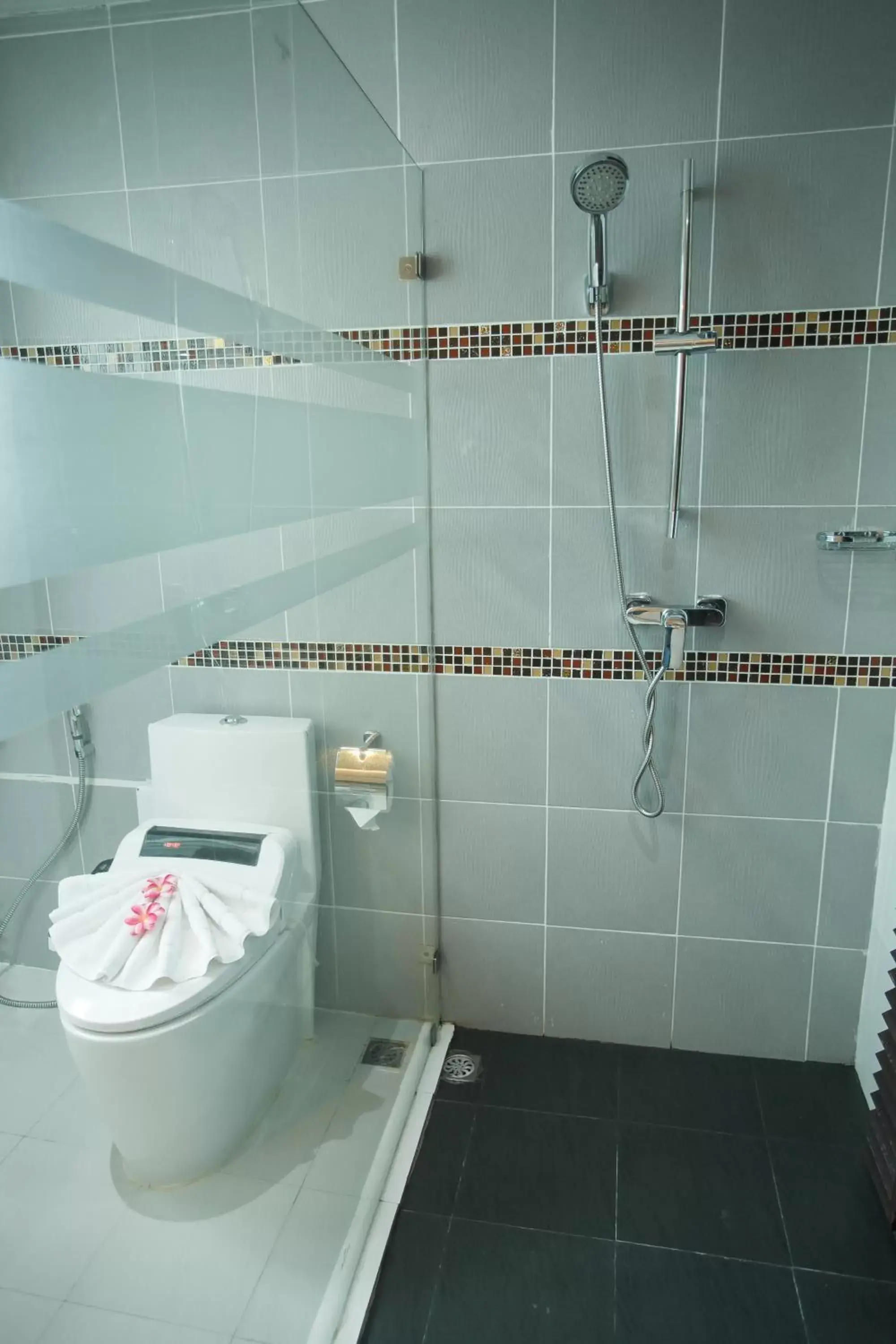 Toilet in Grand Pink Hotel Hatyai Toilet in Grand Pink Hotel Hatyai