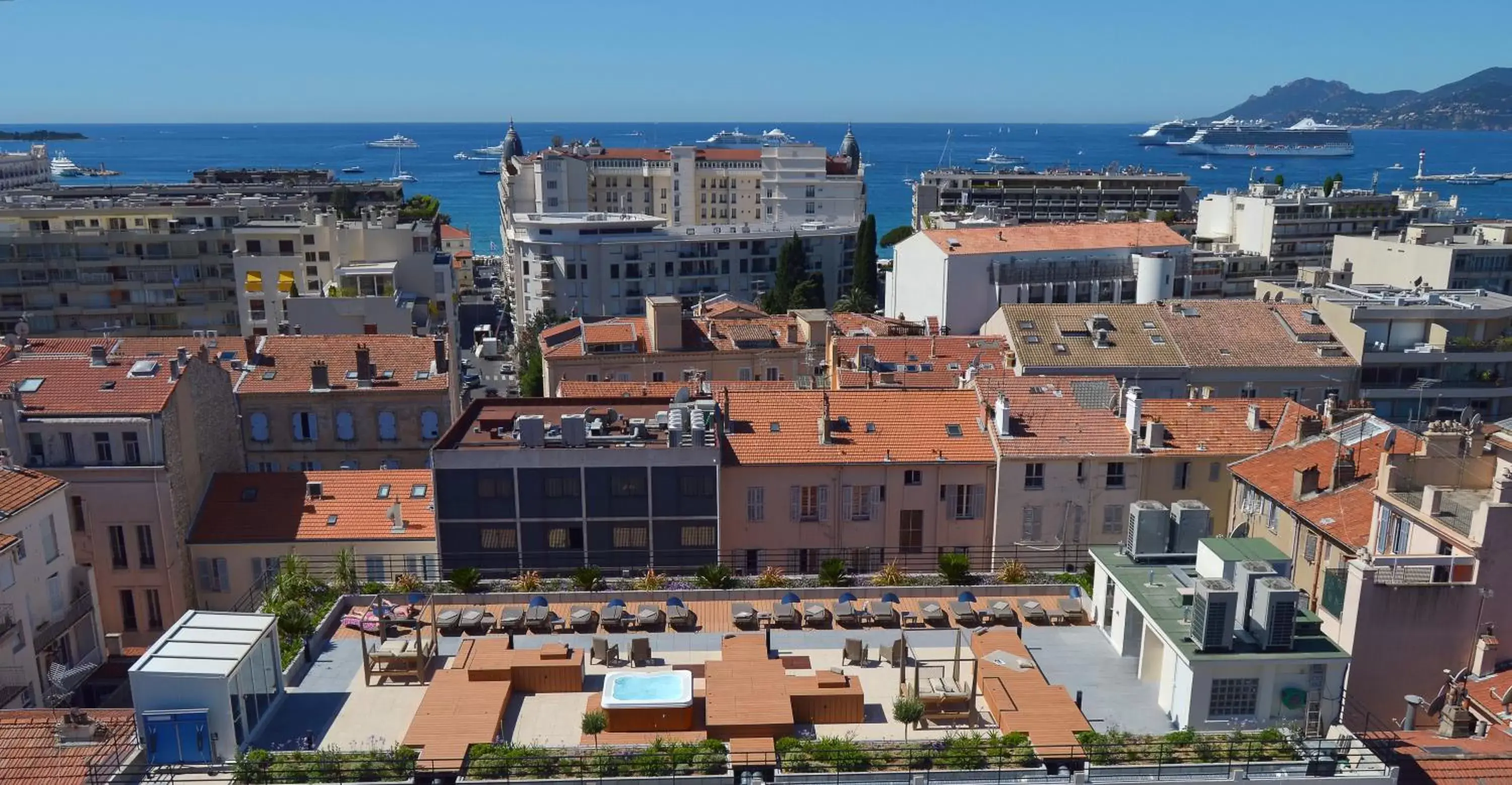 Bird's eye view, Bird's-eye View in Best Western Premier Le Patio des Artistes Wellness Jacuzzi