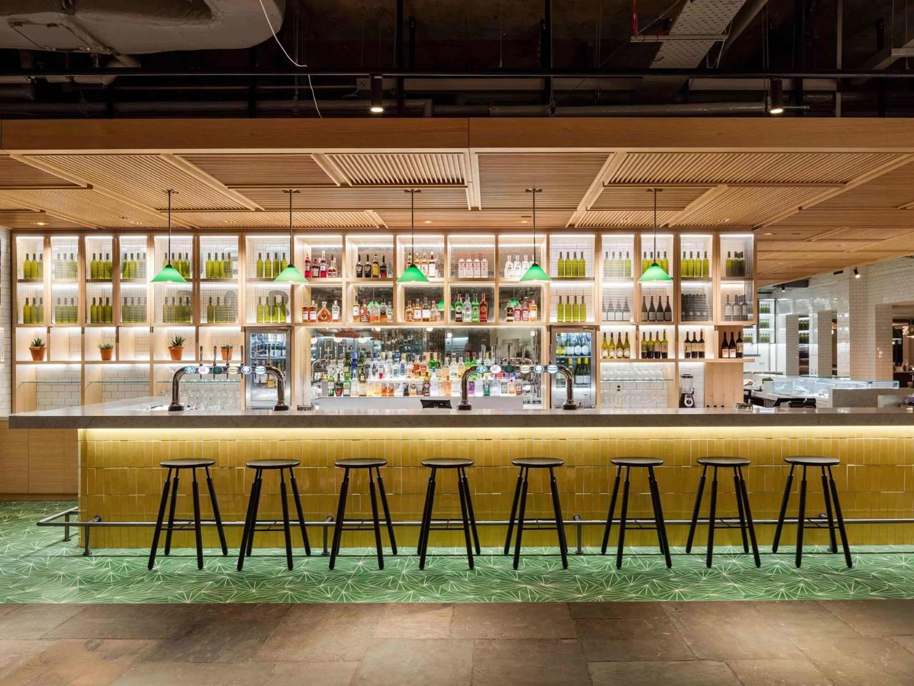 Lounge or bar in Novotel York Centre