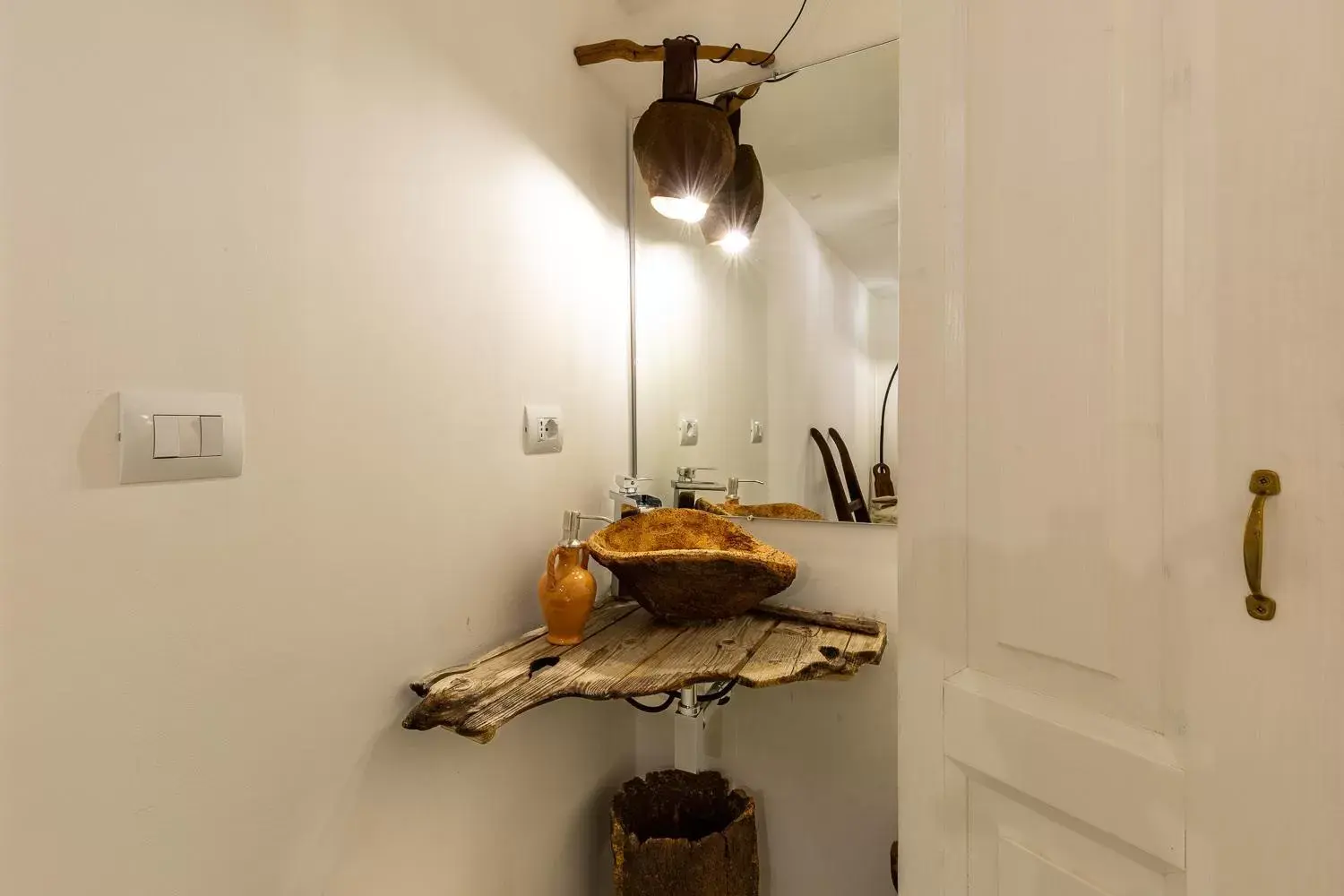 Bathroom in Crobi Museum and Suites