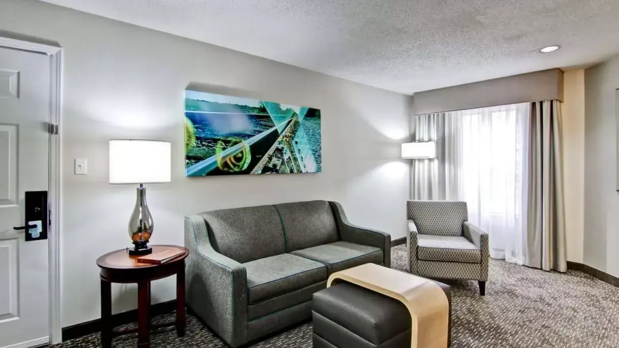 Seating Area in Poplar Inn and Suites