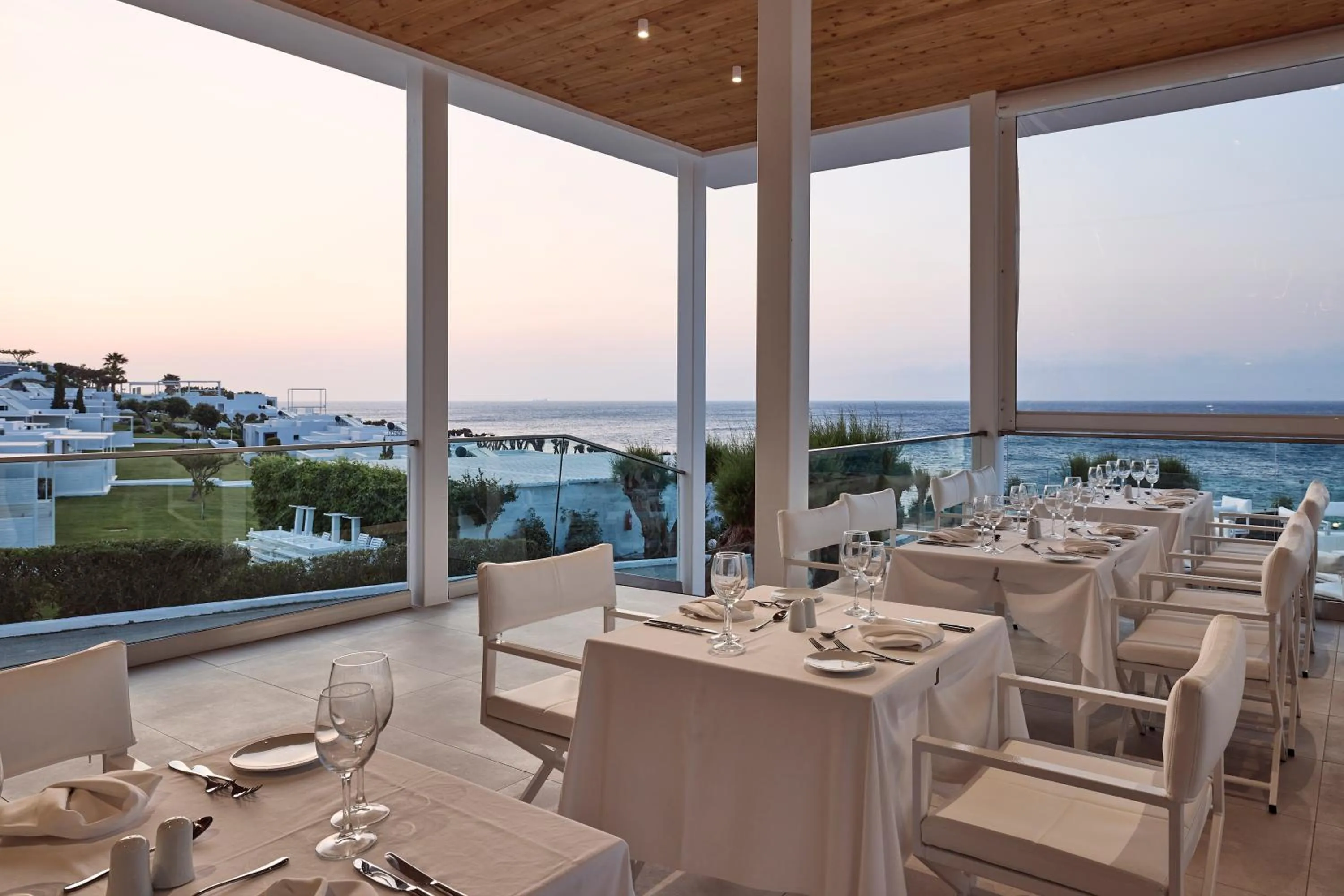 Restaurant/places to eat in Dimitra Beach Hotel & Suites