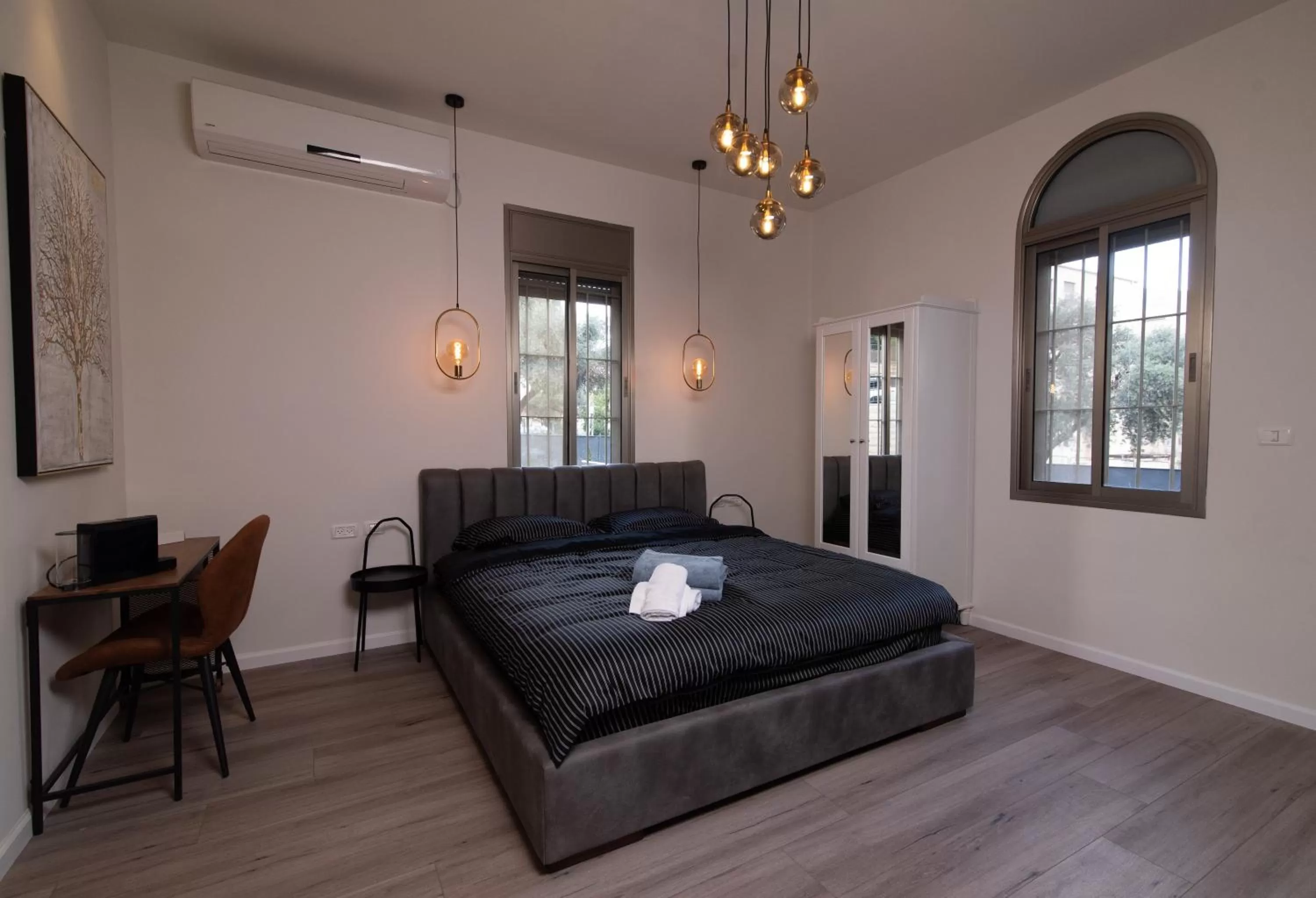 Bed in King's bed - Stay Royal and Stylish Bahai's Garden