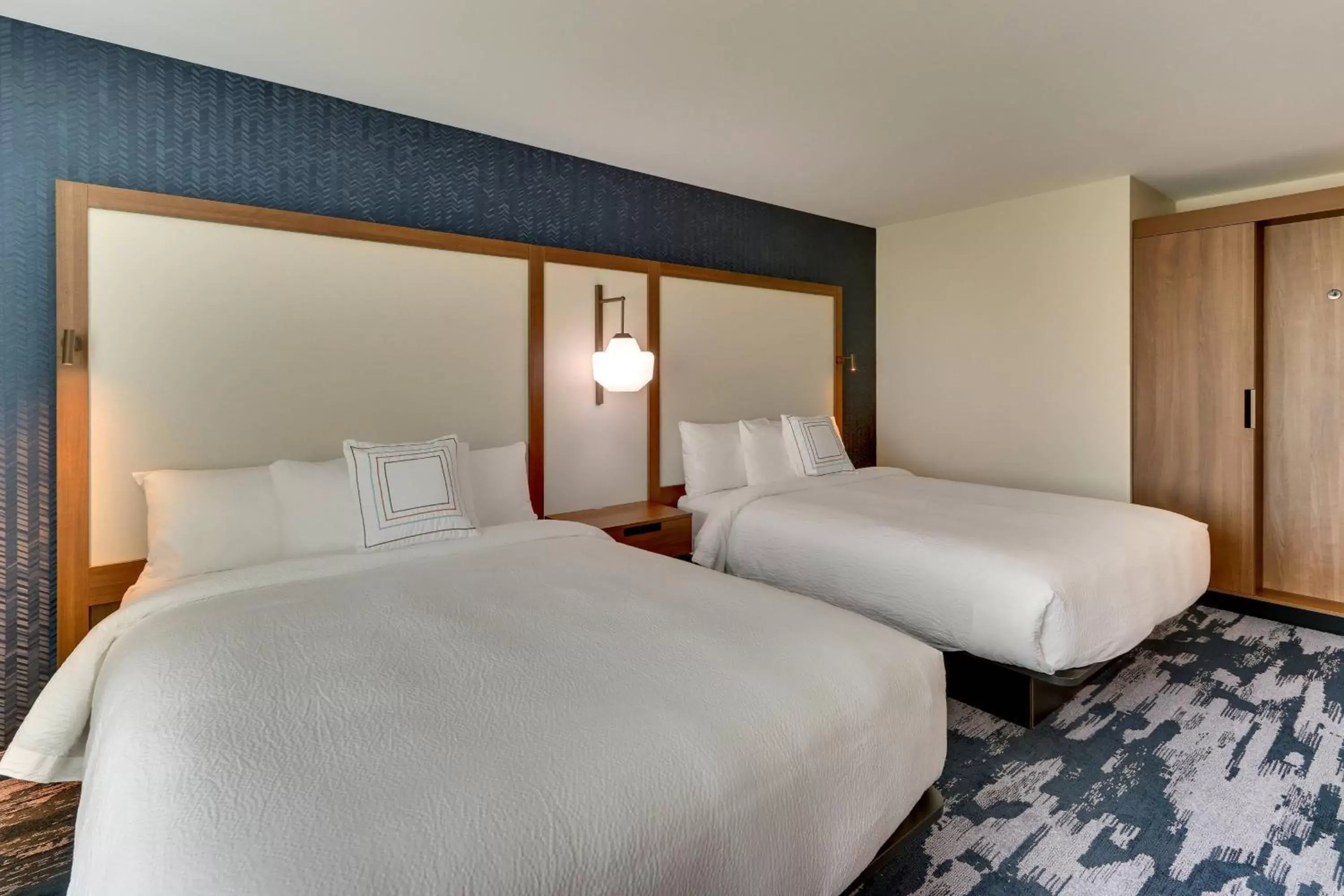 Photo of the whole room, Bed in Fairfield Inn & Suites by Marriott Goshen