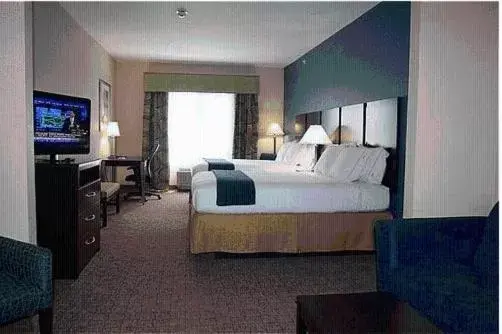 Queen Suite - Disability Access in Holiday Inn Express Hotel & Suites Bartlesville, an IHG Hotel