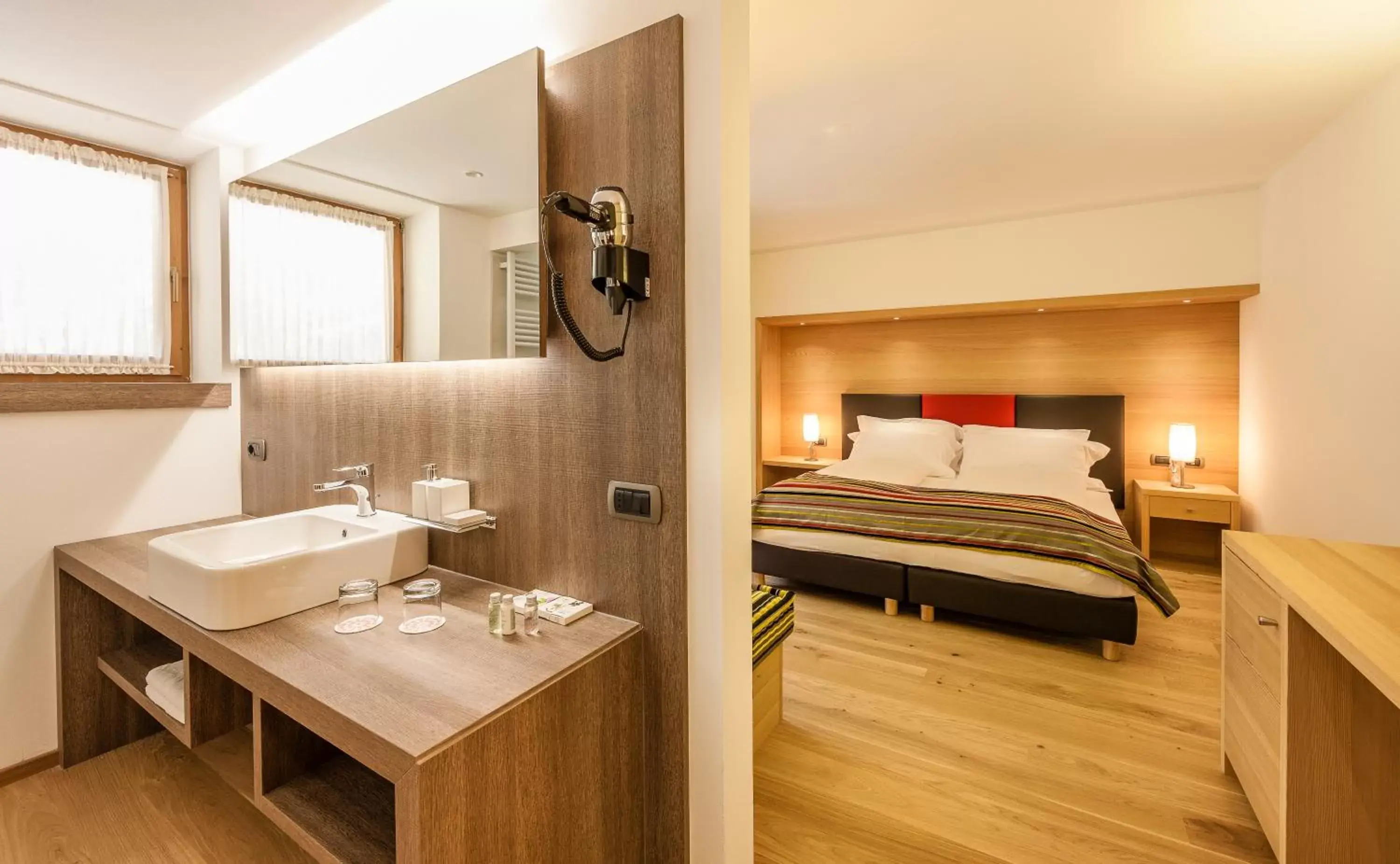Bed, Bathroom in Hotel Shandranj