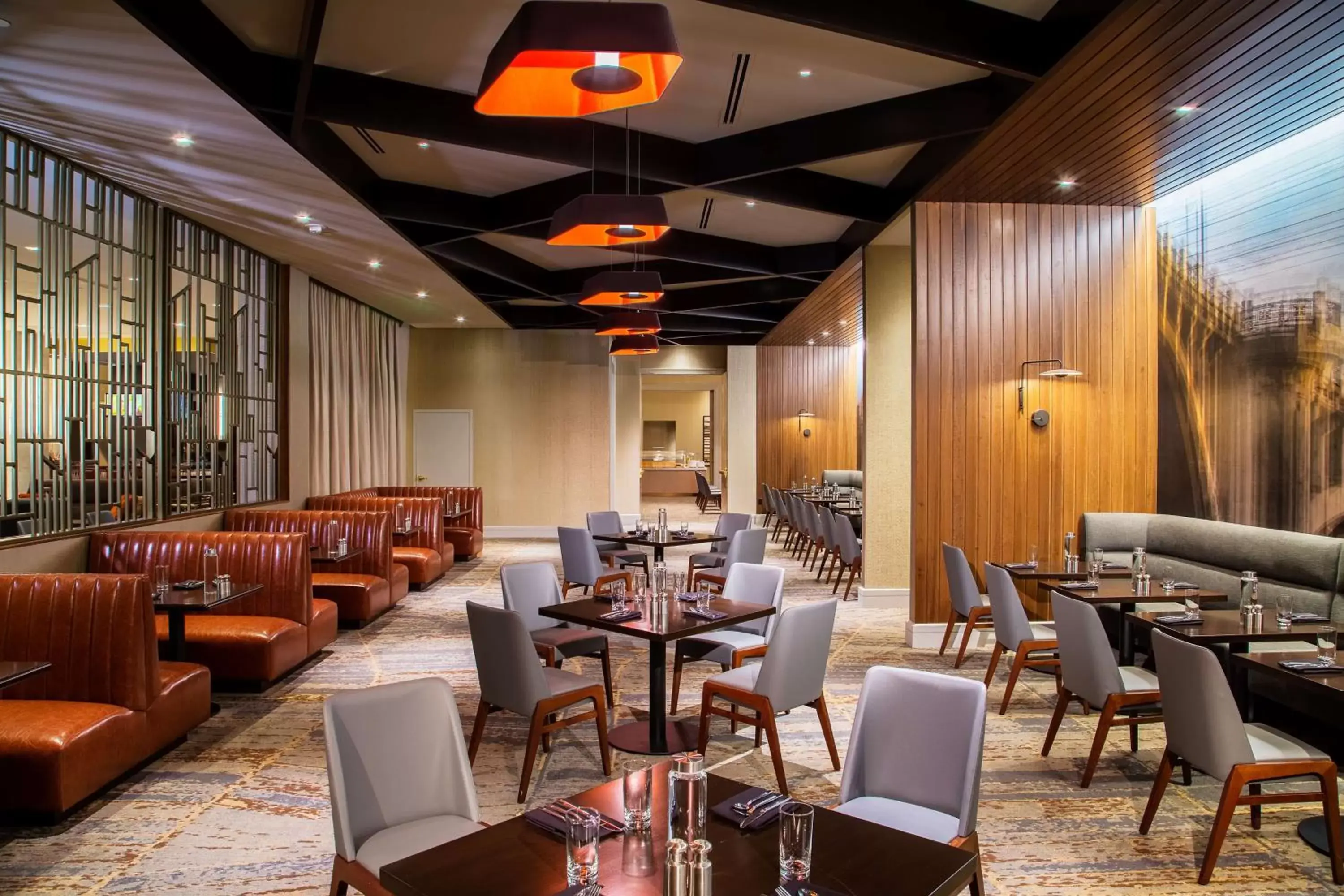 Restaurant/places to eat in Hilton Minneapolis Restaurant/places to eat in Hilton Minneapolis