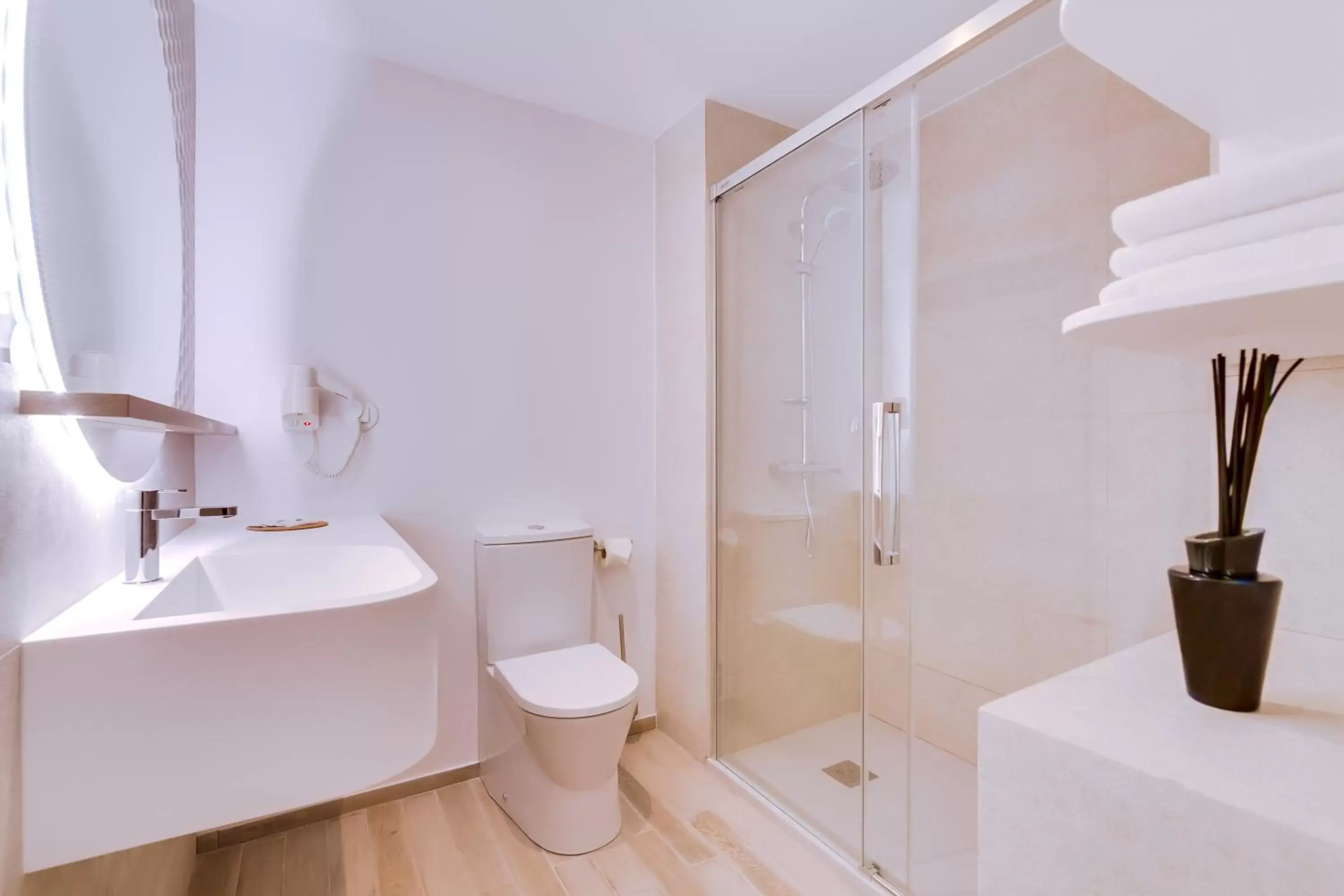 Shower, Bathroom in Hotel Sol e Mar Albufeira - Adults Only