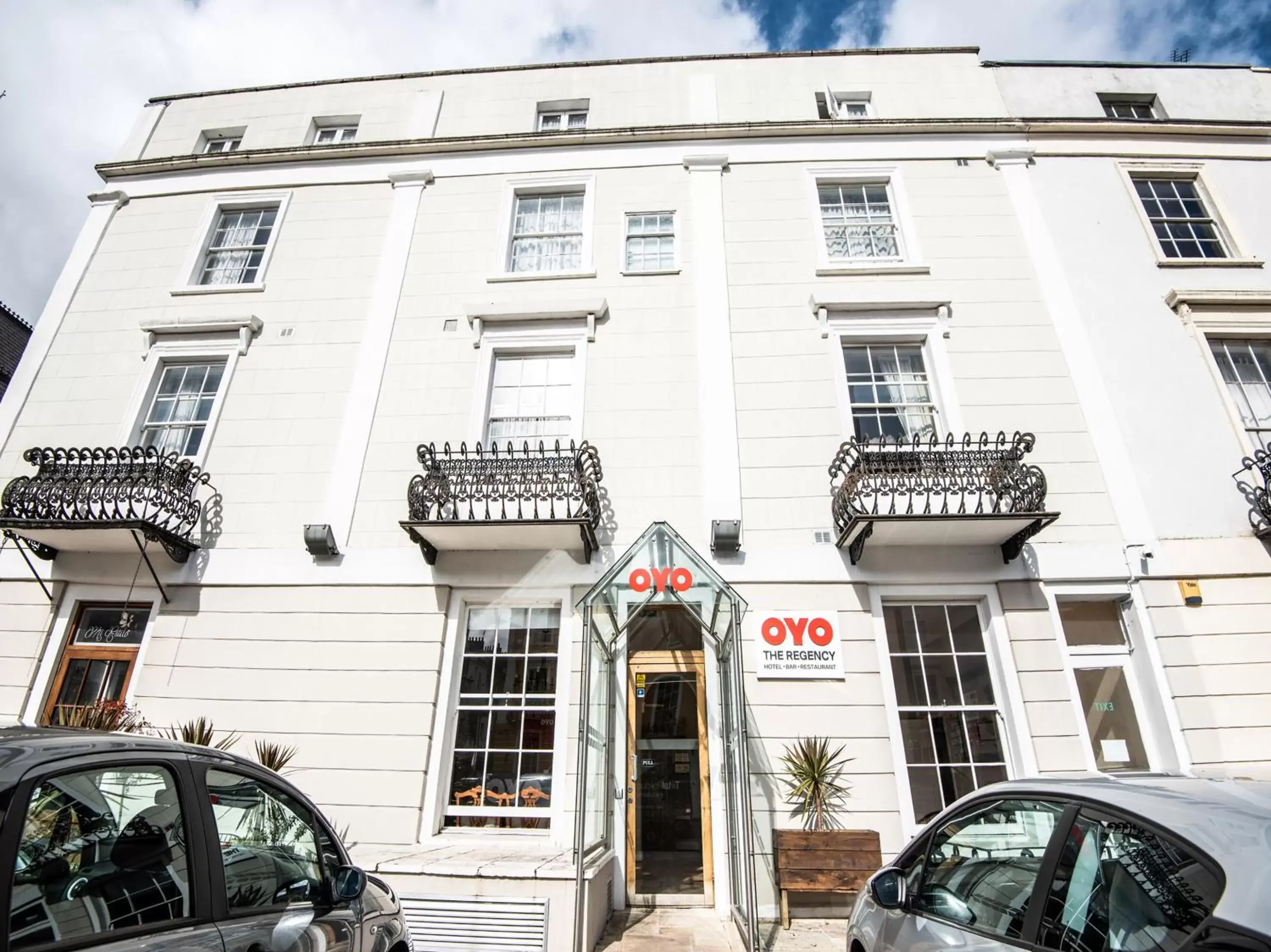 Facade/entrance, Property Building in OYO the Regency, Clifton Bristøl