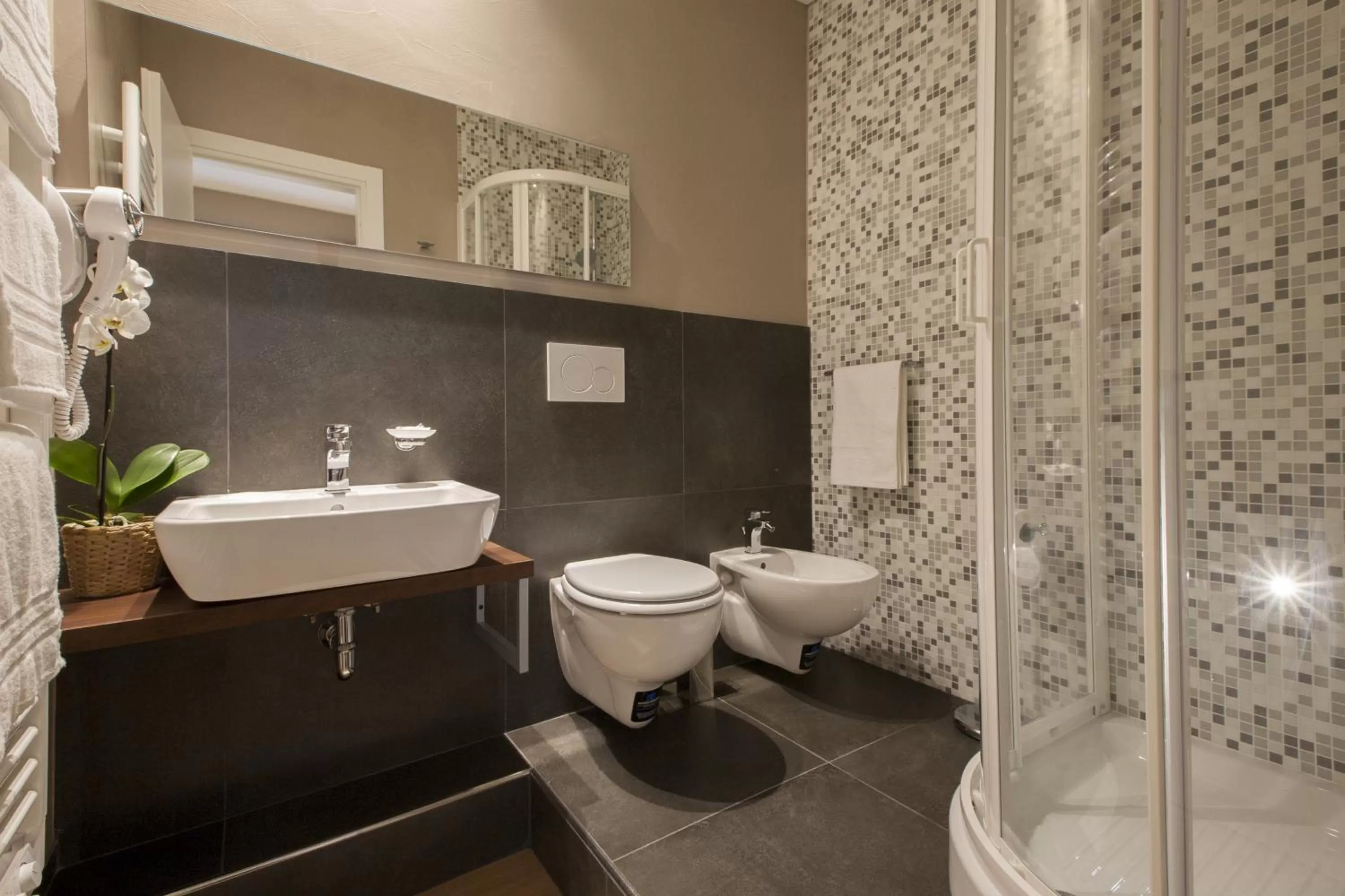 Bathroom in NG Guest House Roma San Pietro