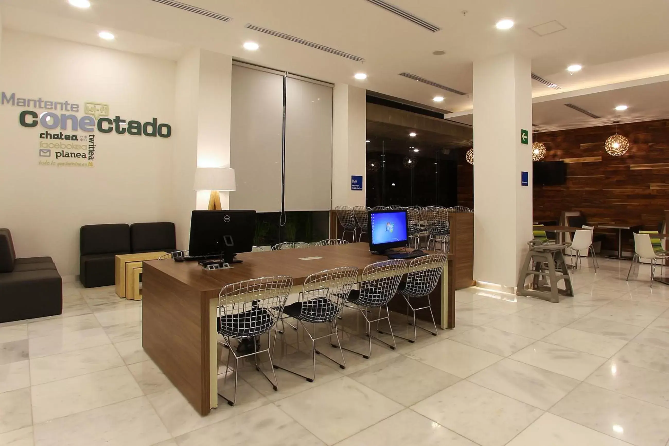 Business facilities in One Villahermosa 2000