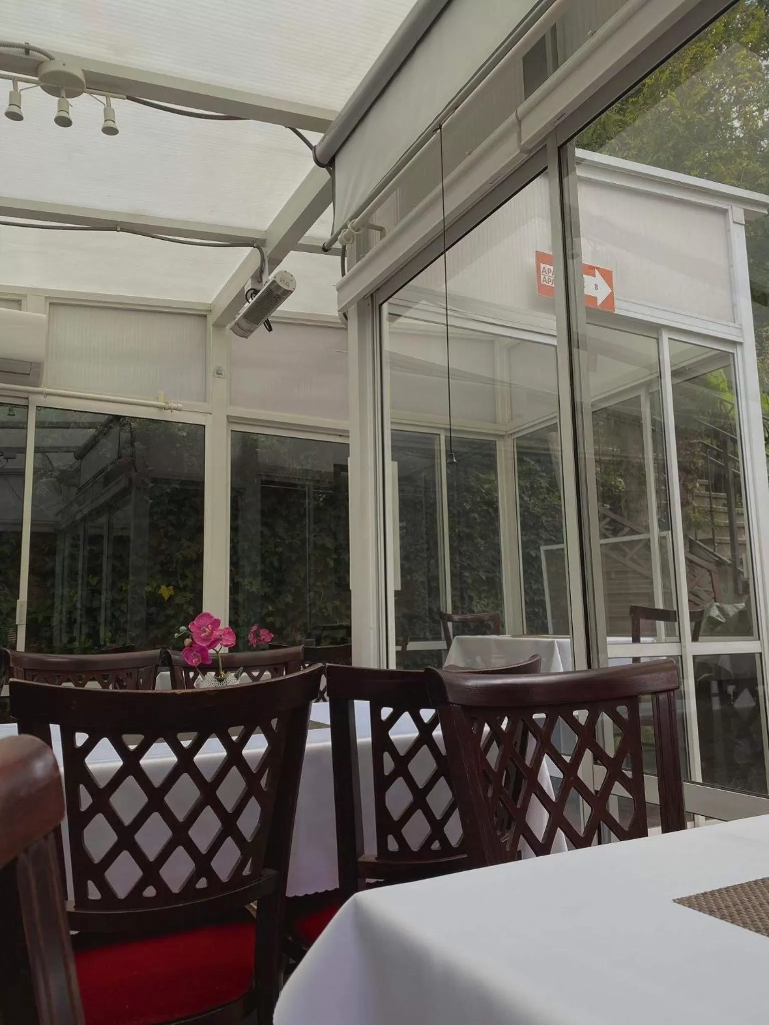 Restaurant/Places to Eat in Spa & Pool Apartment Hotel - Restaurant VILLA IVICA