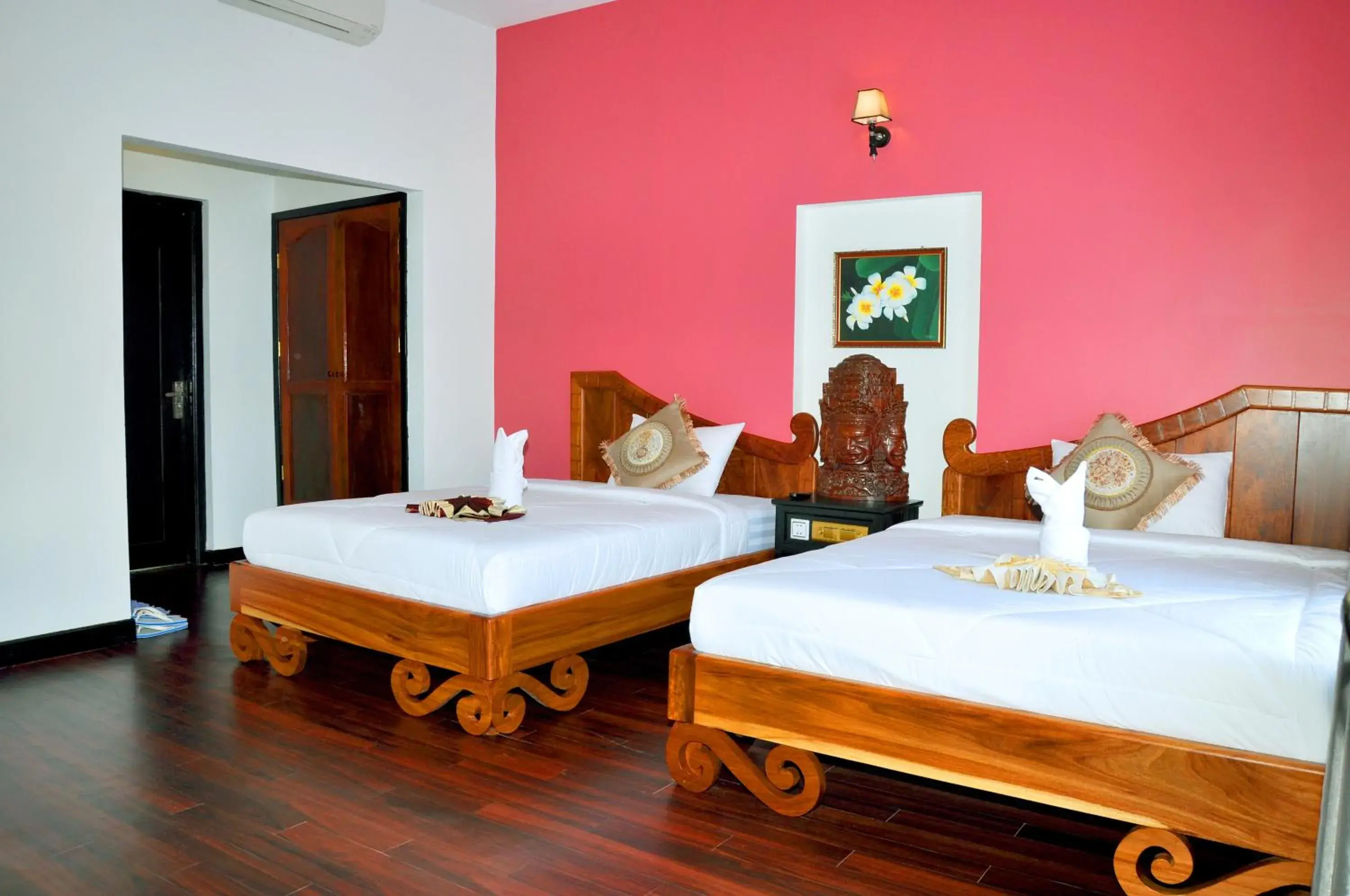 Decorative detail, Bed in Vimean Sovannaphoum Resort